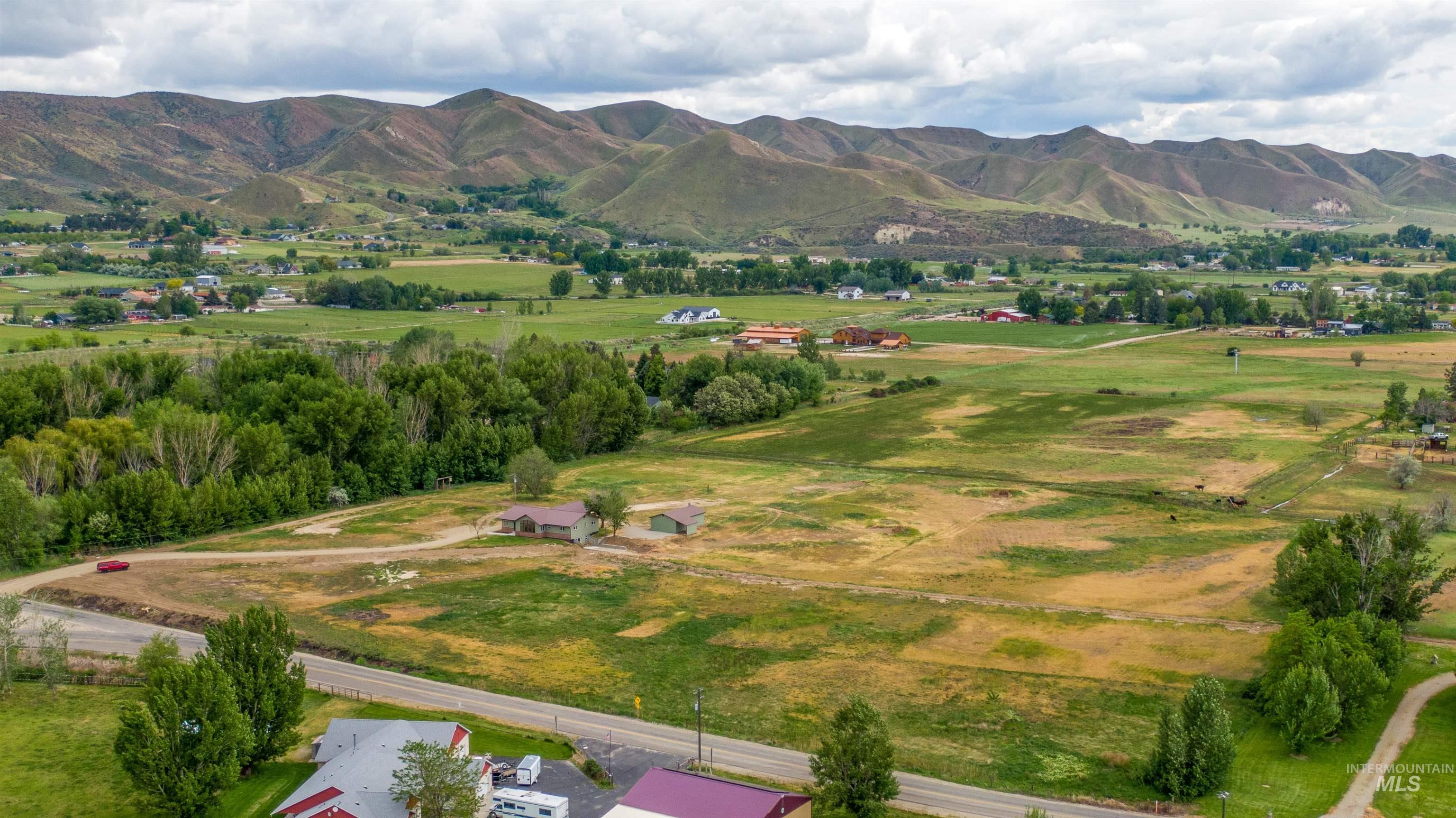 3131 Fuller Rd, Emmett, Idaho 83617, 3 Bedrooms, 2.5 Bathrooms, Residential For Sale, Price $825,000, 98946636