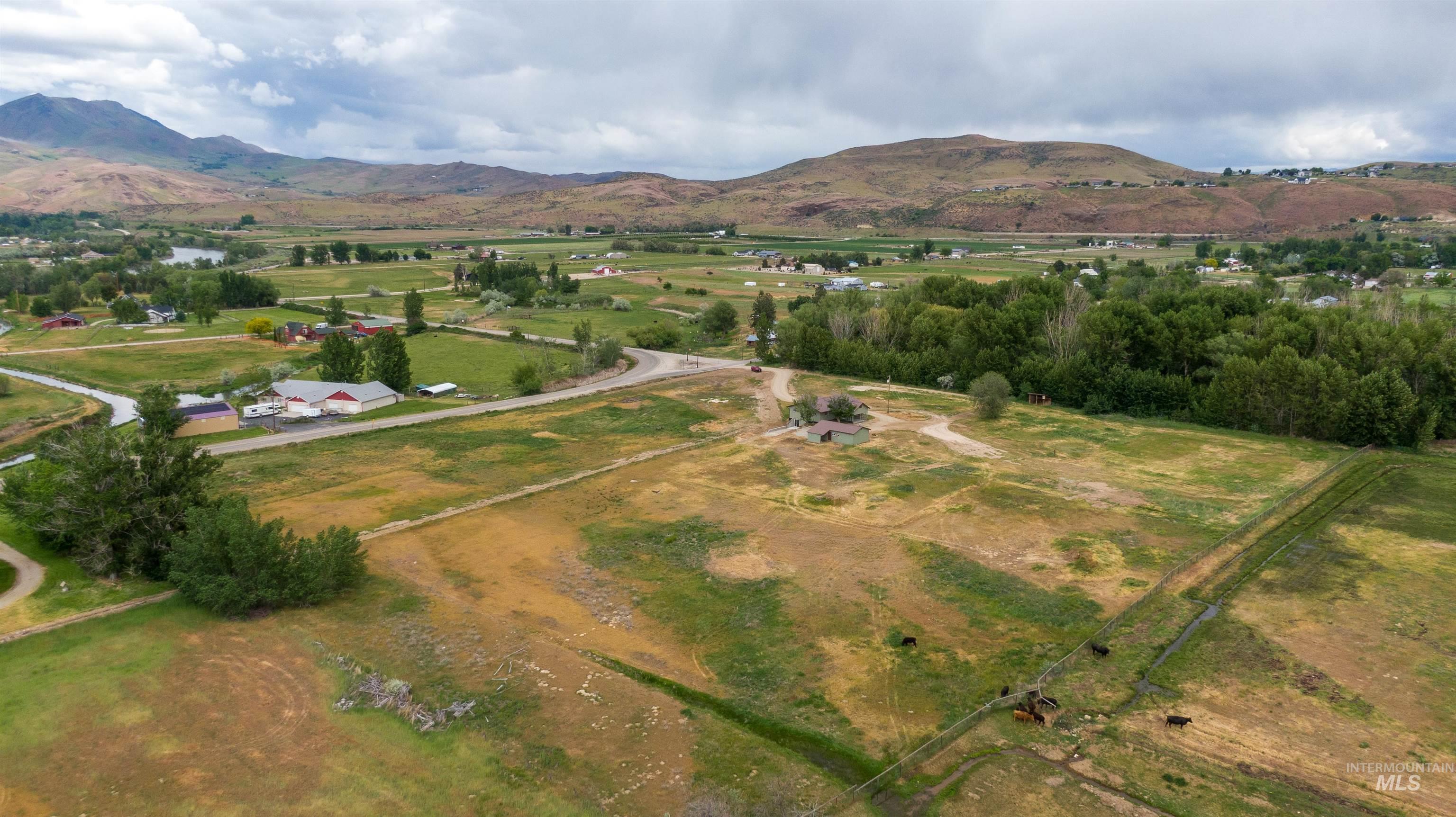 3131 Fuller Rd, Emmett, Idaho 83617, 3 Bedrooms, 2.5 Bathrooms, Residential For Sale, Price $825,000, 98946636