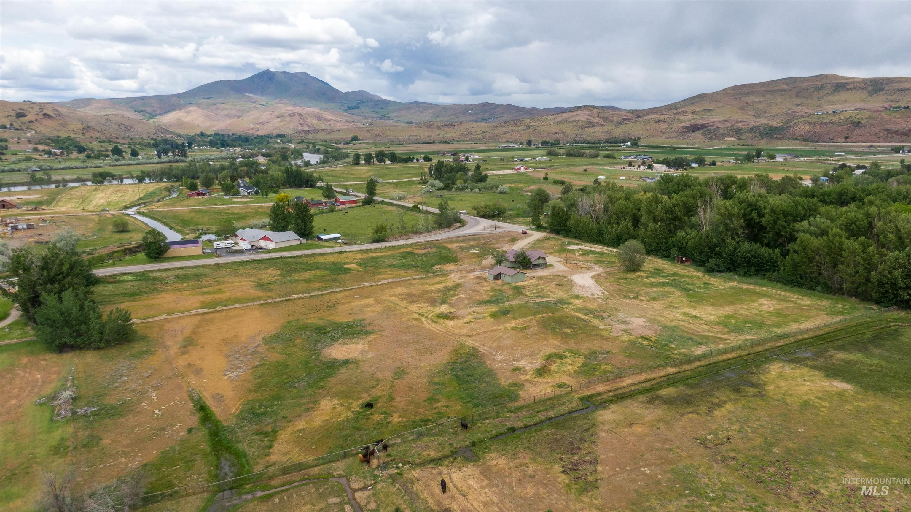 3131 Fuller Rd, Emmett, Idaho 83617, 3 Bedrooms, 2.5 Bathrooms, Residential For Sale, Price $825,000, 98946636