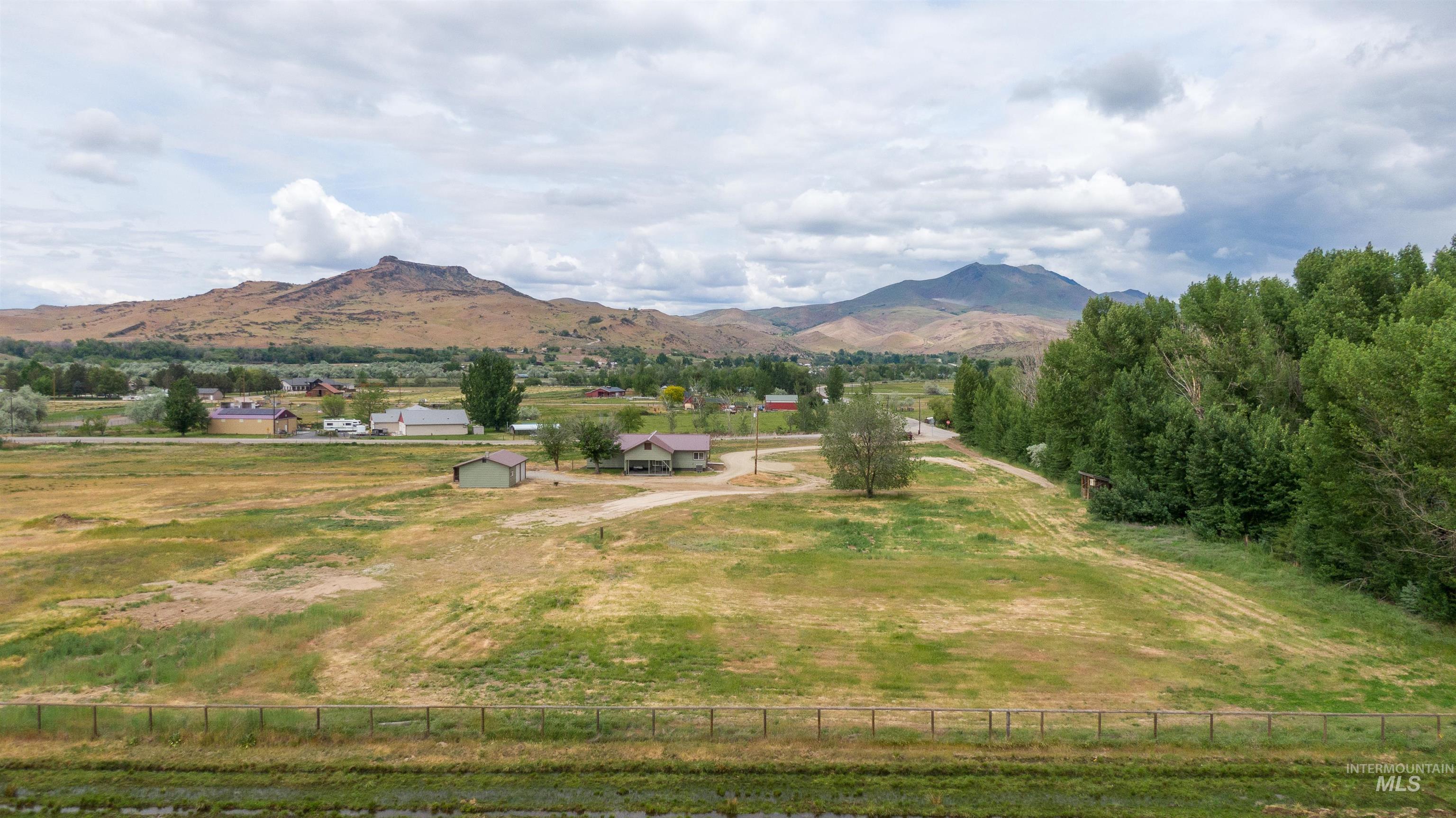 3131 Fuller Rd, Emmett, Idaho 83617, 3 Bedrooms, 2.5 Bathrooms, Residential For Sale, Price $825,000, 98946636