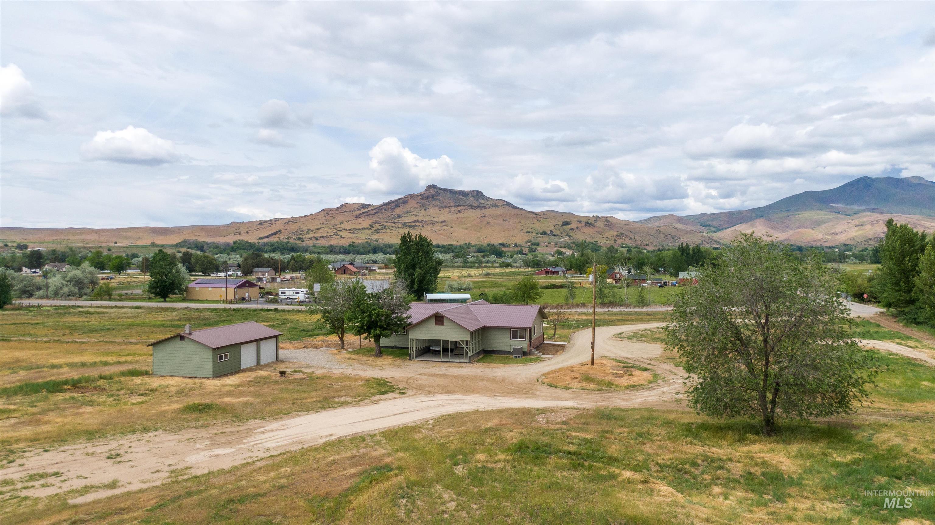 3131 Fuller Rd, Emmett, Idaho 83617, 3 Bedrooms, 2.5 Bathrooms, Residential For Sale, Price $825,000, 98946636
