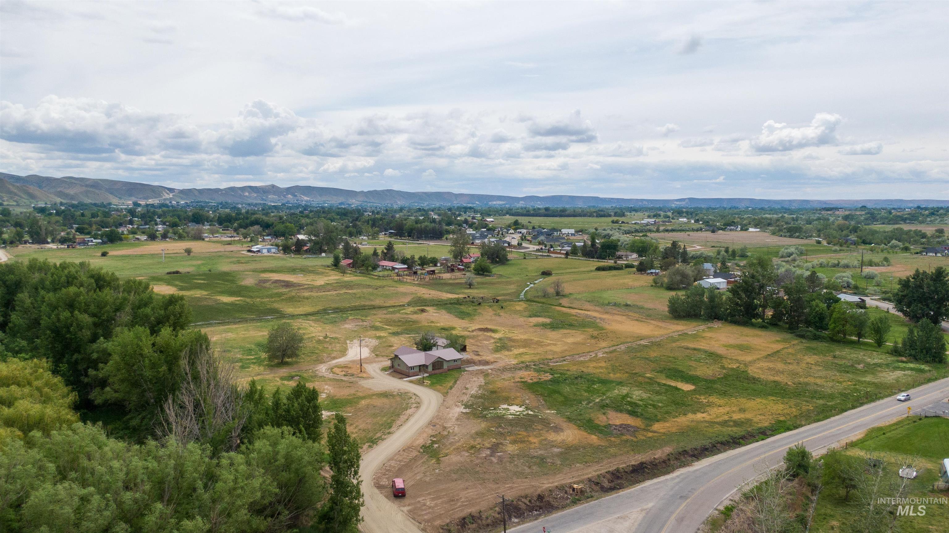 3131 Fuller Rd, Emmett, Idaho 83617, 3 Bedrooms, 2.5 Bathrooms, Residential For Sale, Price $825,000, 98946636