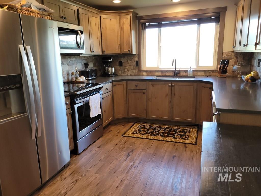 31/33 Bacon Creek Rd, Cascade, Idaho 83611, 8 Bedrooms, 9 Bathrooms, Farm & Ranch For Sale, Price $3,490,000, 98946655