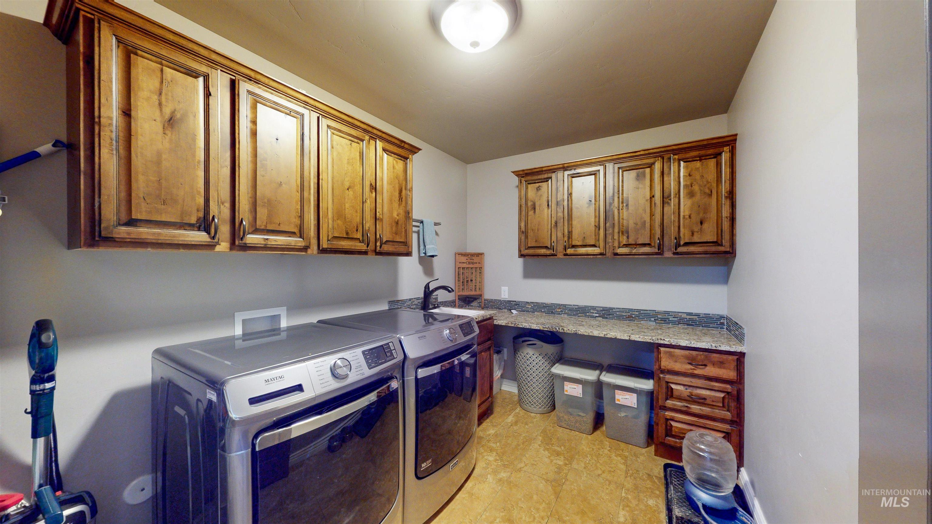 3634 E 3892 N, Kimberly, Idaho 83341, 6 Bedrooms, 4 Bathrooms, Residential For Sale, Price $925,000, 98946713