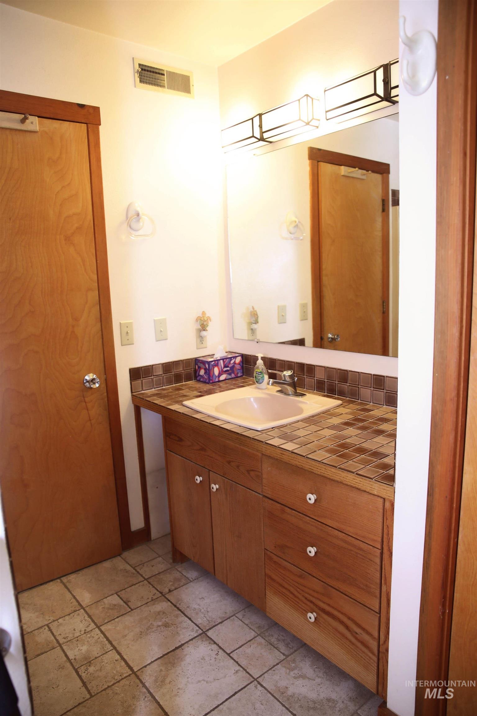 1021 Claypit Rd, Troy, Idaho 83871, 3 Bedrooms, 2 Bathrooms, Residential For Sale, Price $875,000, 98946788