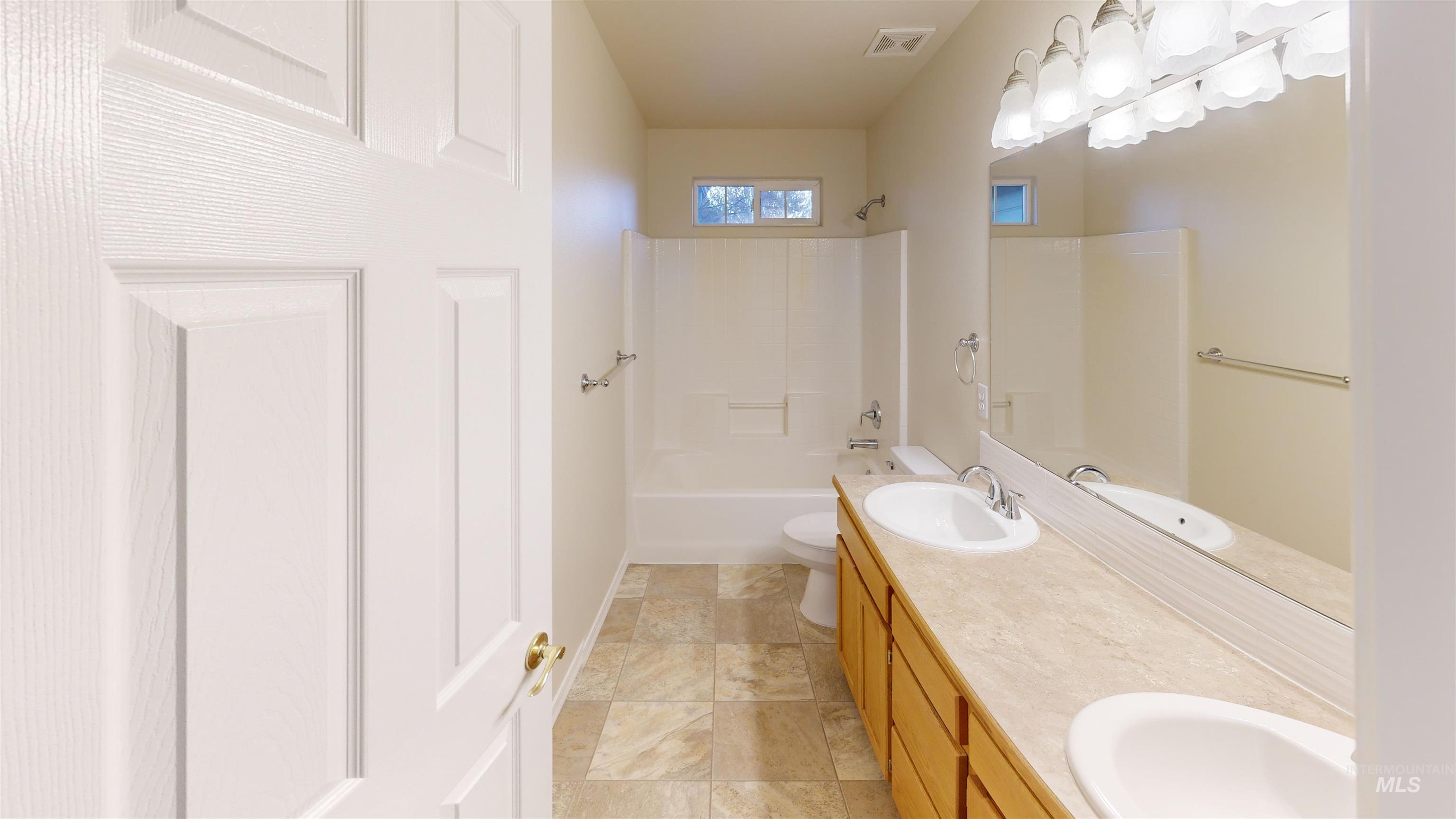 3036 S Grimes Creek, Meridian, Idaho 83642, 4 Bedrooms, 2.5 Bathrooms, Residential For Sale, Price $649,900, 98946805