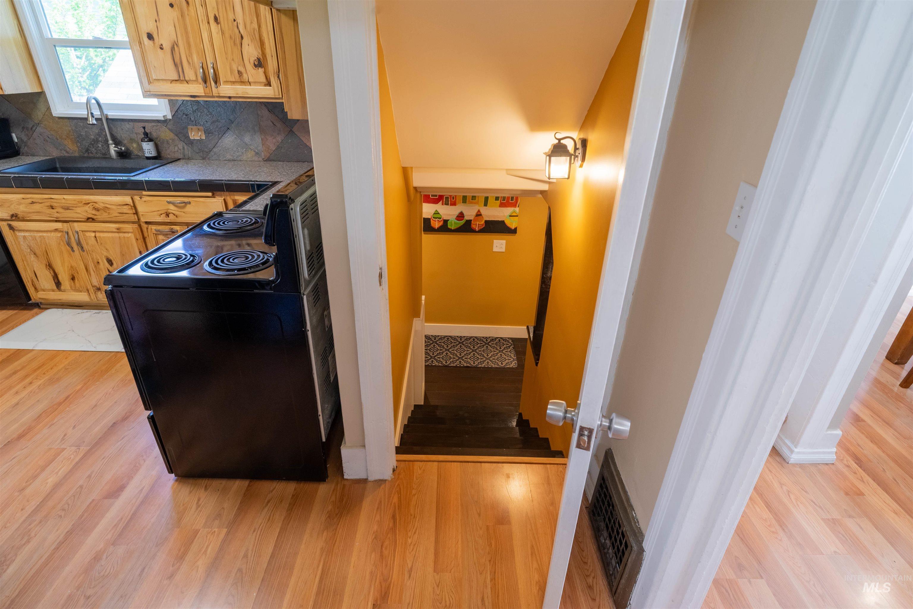 1212 14th St, Lewiston, Idaho 83501, 4 Bedrooms, 2 Bathrooms, Residential For Sale, Price $375,000, 98946808