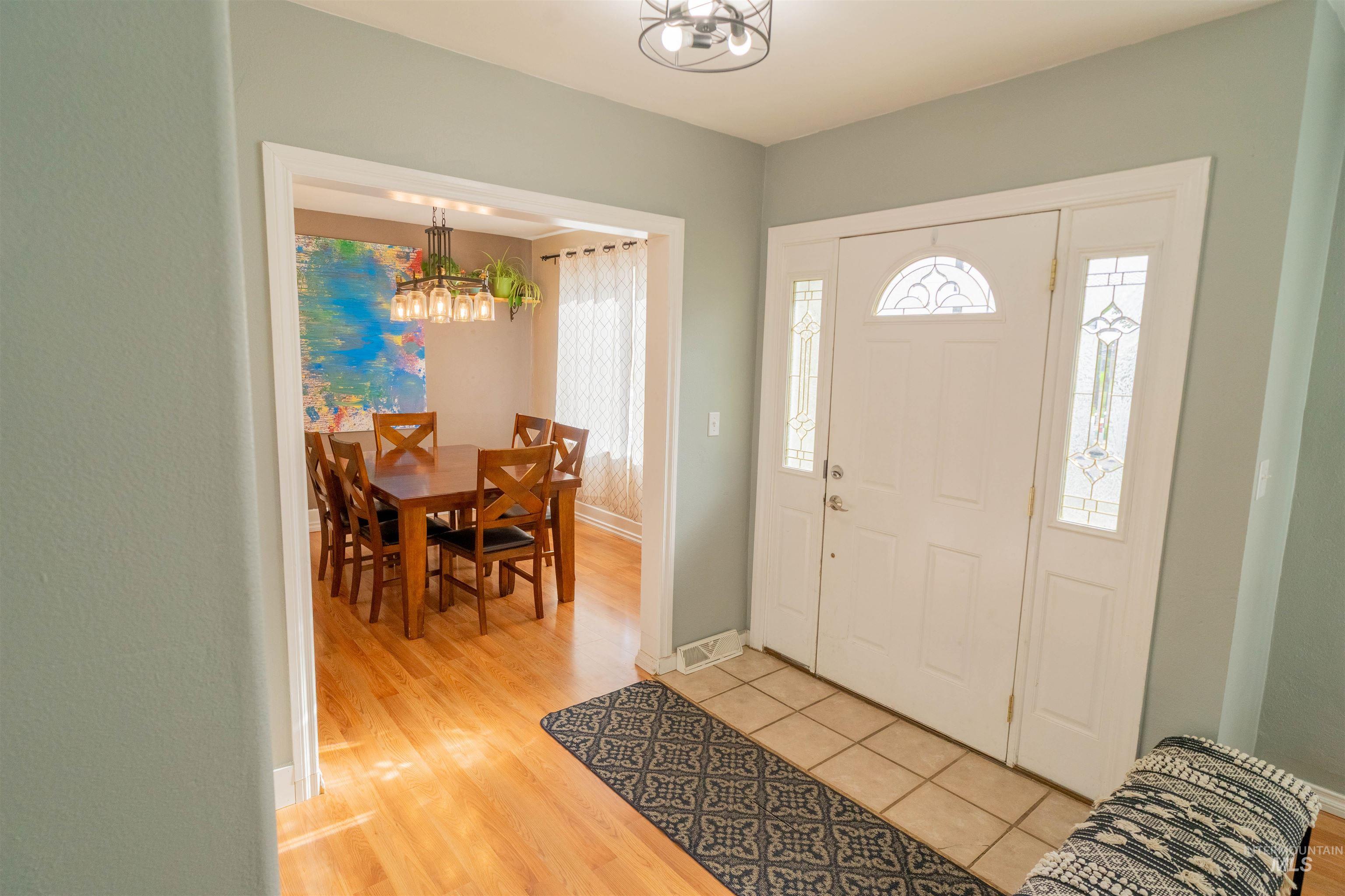1212 14th St, Lewiston, Idaho 83501, 4 Bedrooms, 2 Bathrooms, Residential For Sale, Price $375,000, 98946808