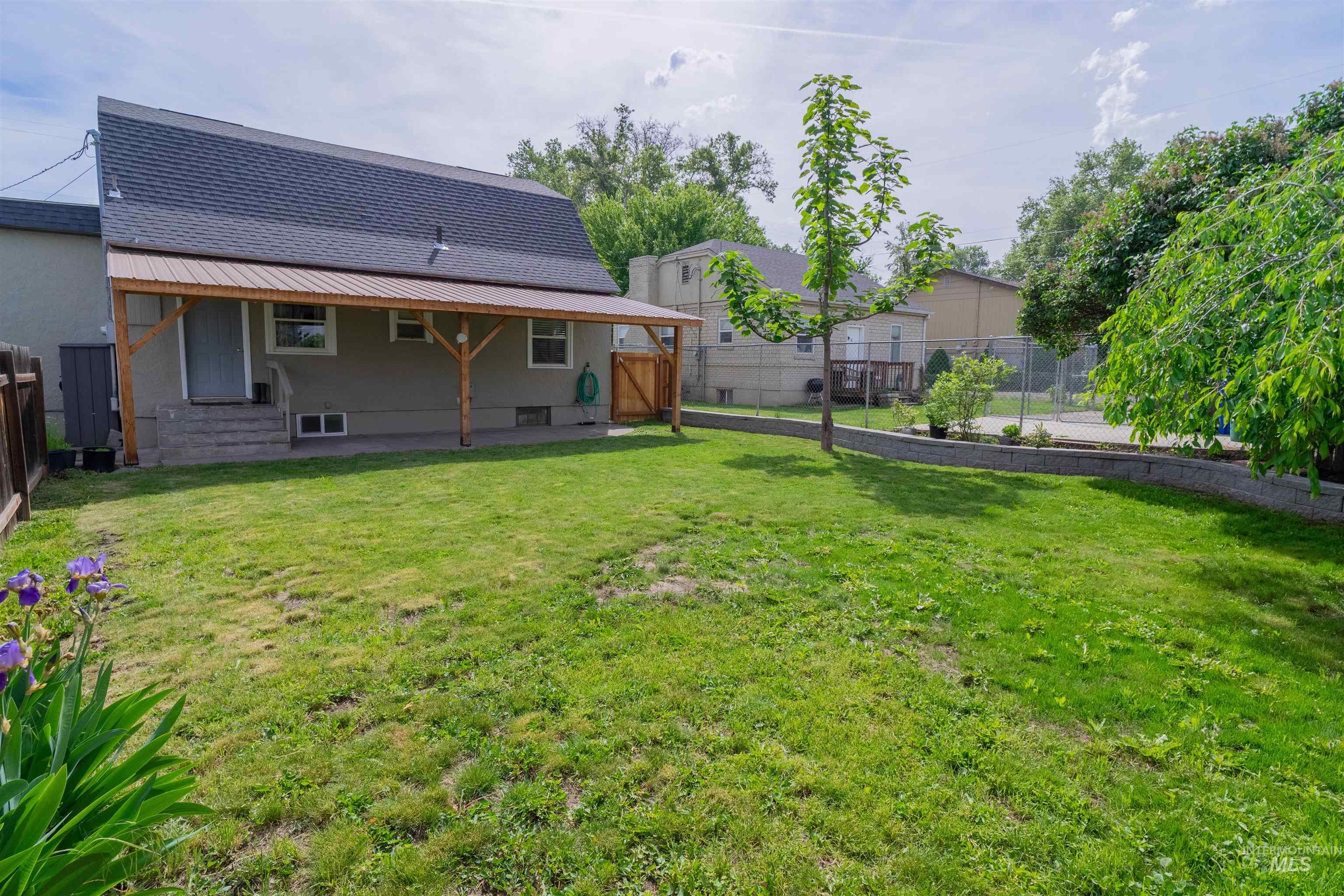 1212 14th St, Lewiston, Idaho 83501, 4 Bedrooms, 2 Bathrooms, Residential For Sale, Price $375,000, 98946808