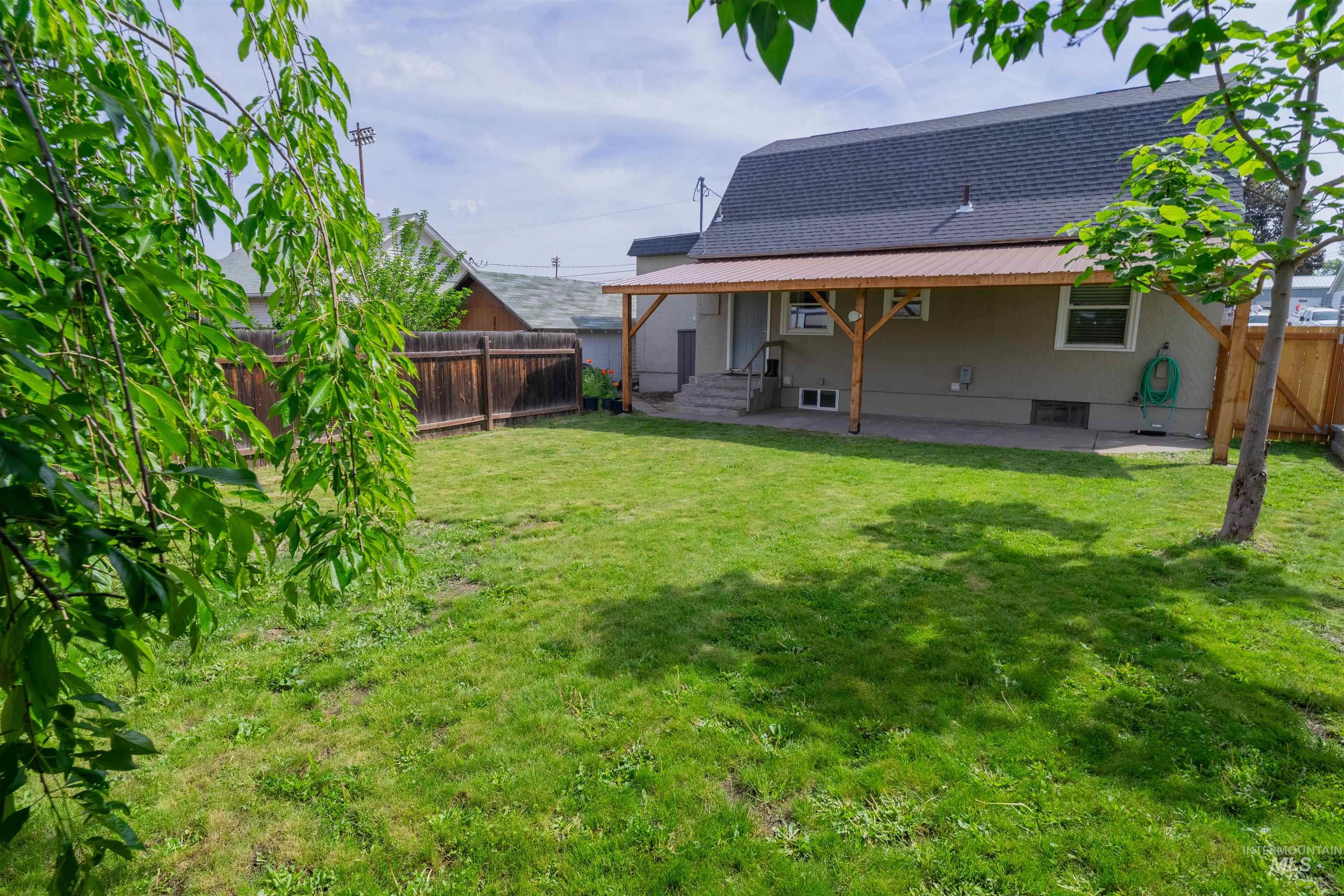 1212 14th St, Lewiston, Idaho 83501, 4 Bedrooms, 2 Bathrooms, Residential For Sale, Price $375,000, 98946808