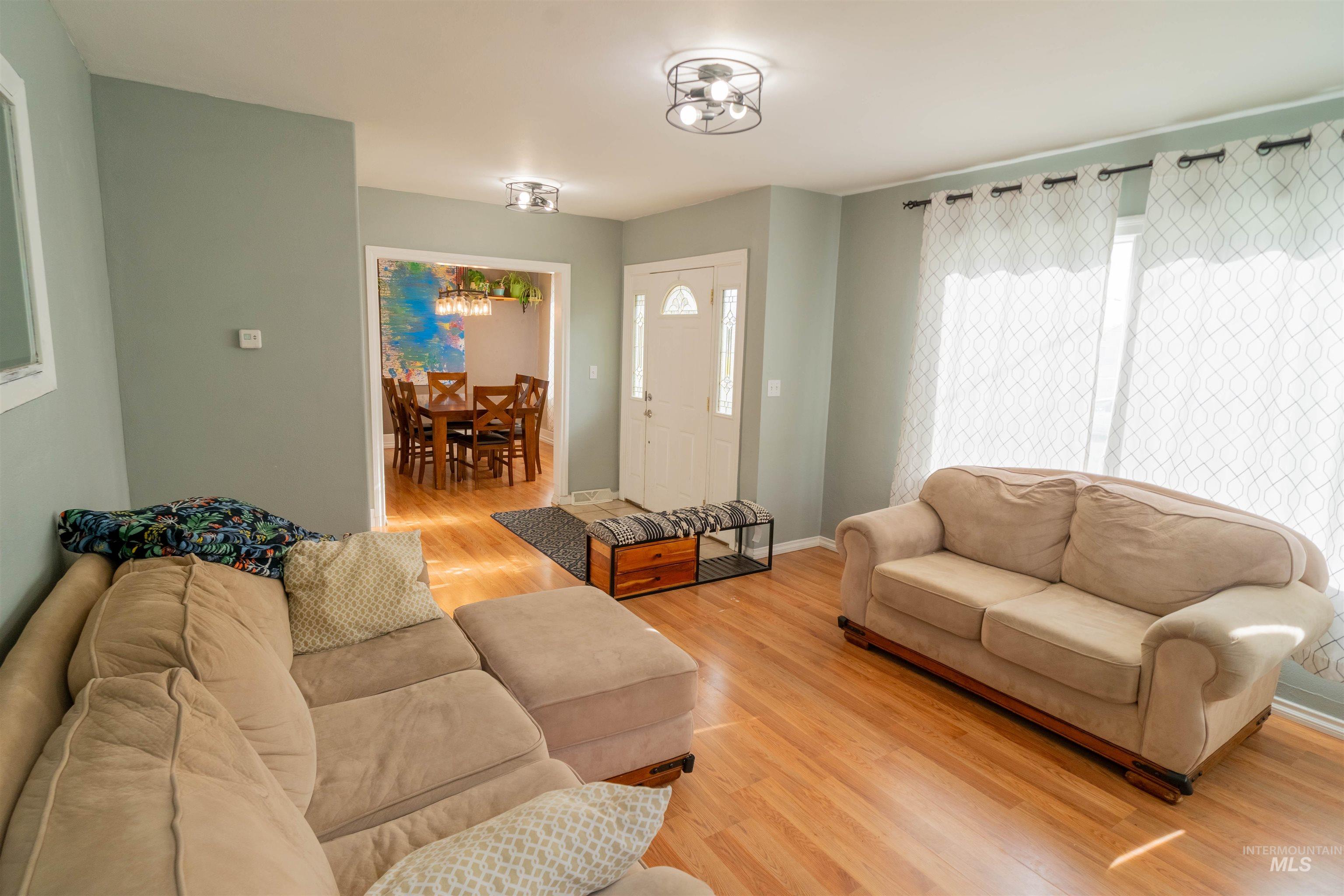 1212 14th St, Lewiston, Idaho 83501, 4 Bedrooms, 2 Bathrooms, Residential For Sale, Price $375,000, 98946808