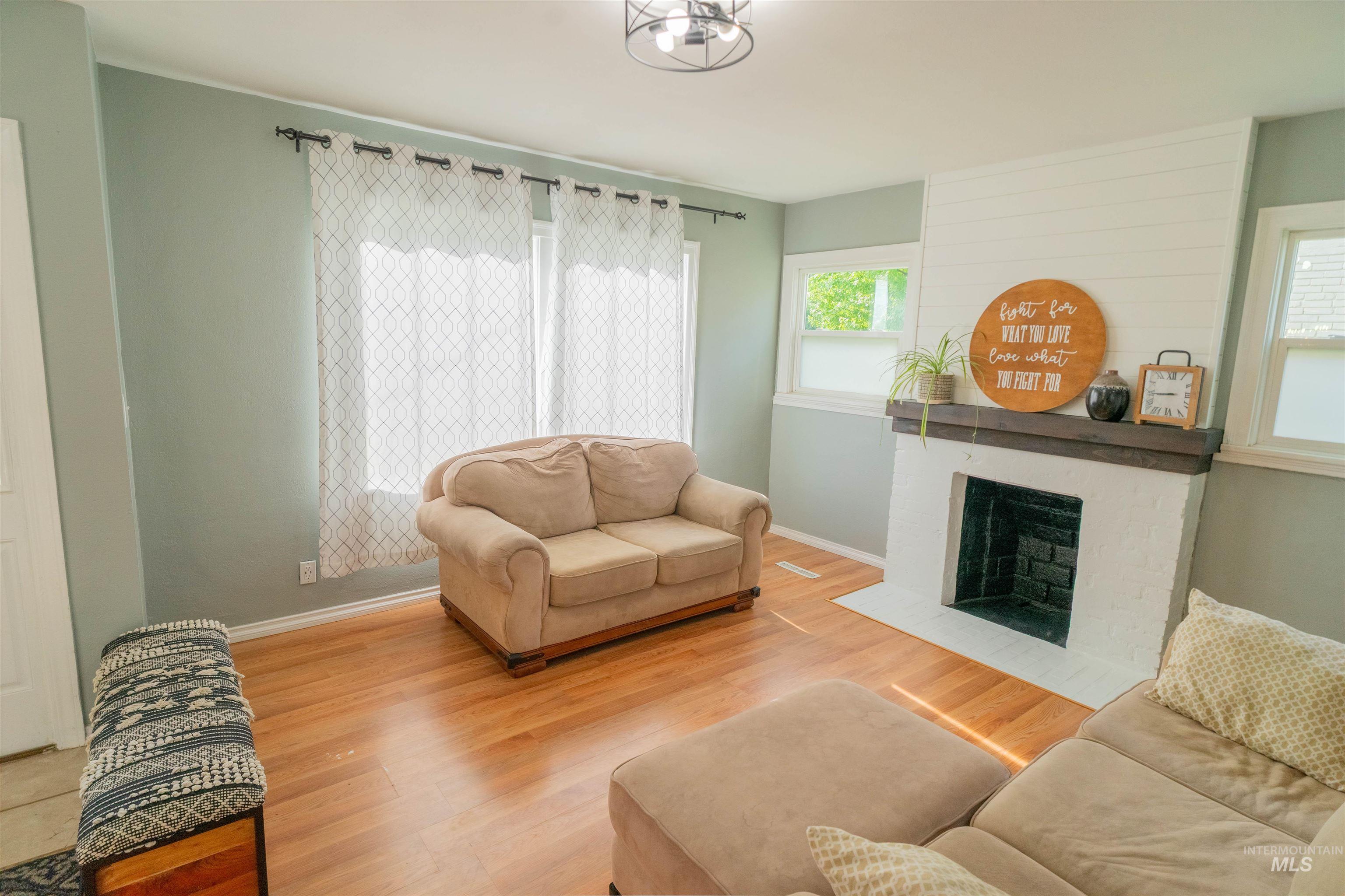 1212 14th St, Lewiston, Idaho 83501, 4 Bedrooms, 2 Bathrooms, Residential For Sale, Price $375,000, 98946808