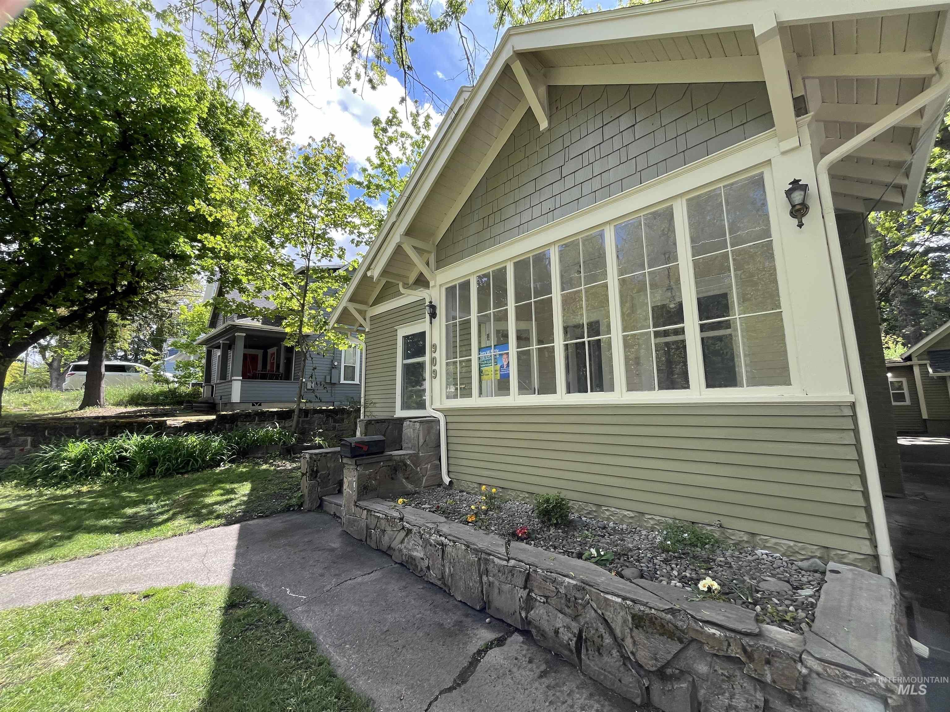 909 E 6th, Moscow, Idaho 83843, 4 Bedrooms, 2 Bathrooms, Residential For Sale, Price $497,000, 98946809