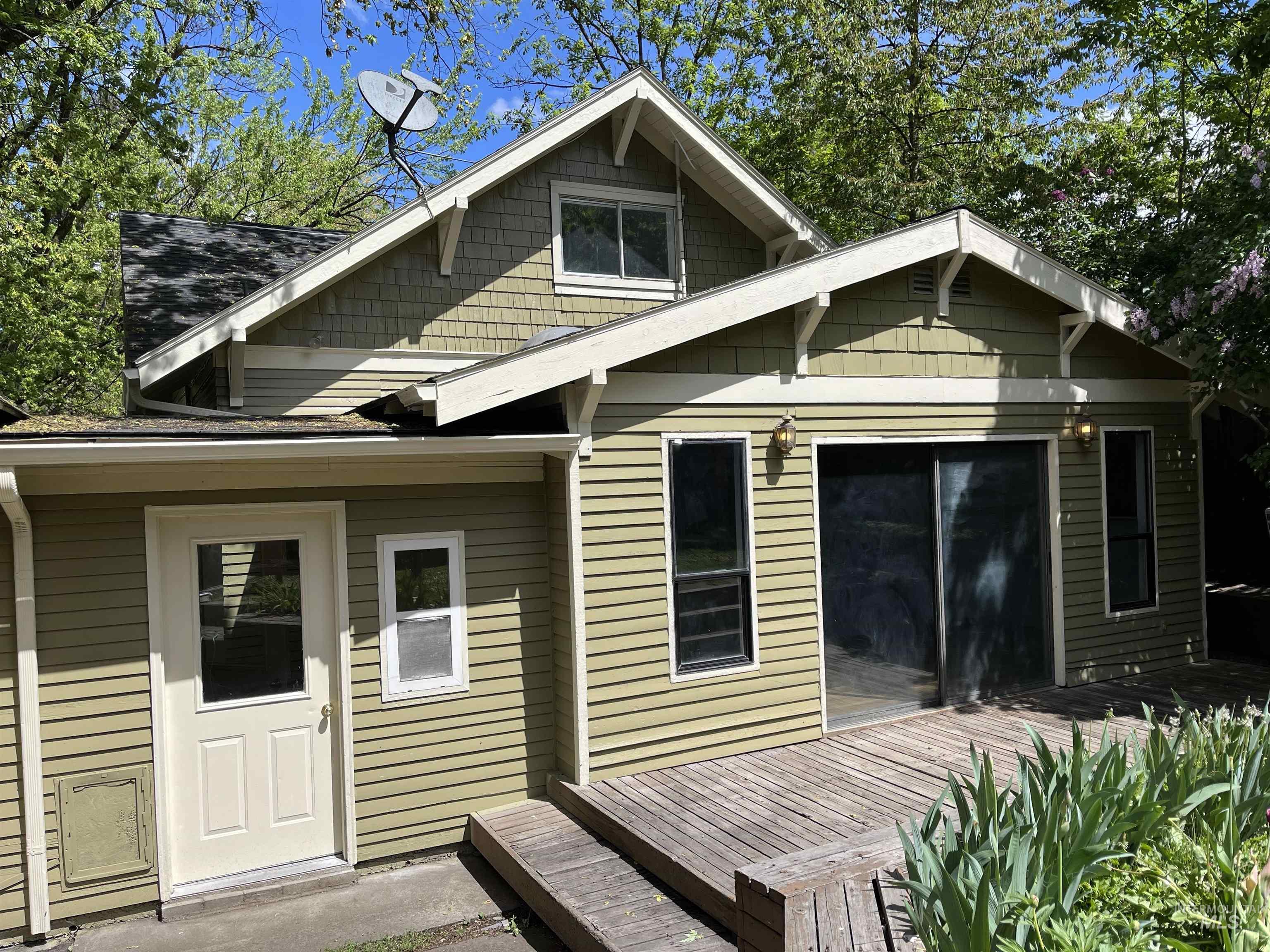909 E 6th, Moscow, Idaho 83843, 4 Bedrooms, 2 Bathrooms, Residential For Sale, Price $497,000, 98946809