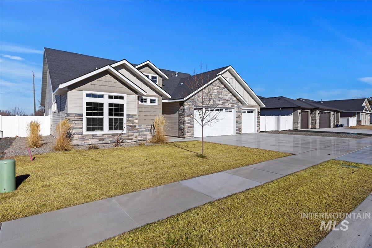 2895 Evening Sun Dr, Twin Falls, Idaho 83301-4891, 3 Bedrooms, 2.5 Bathrooms, Residential For Sale, Price $589,900, 98946810