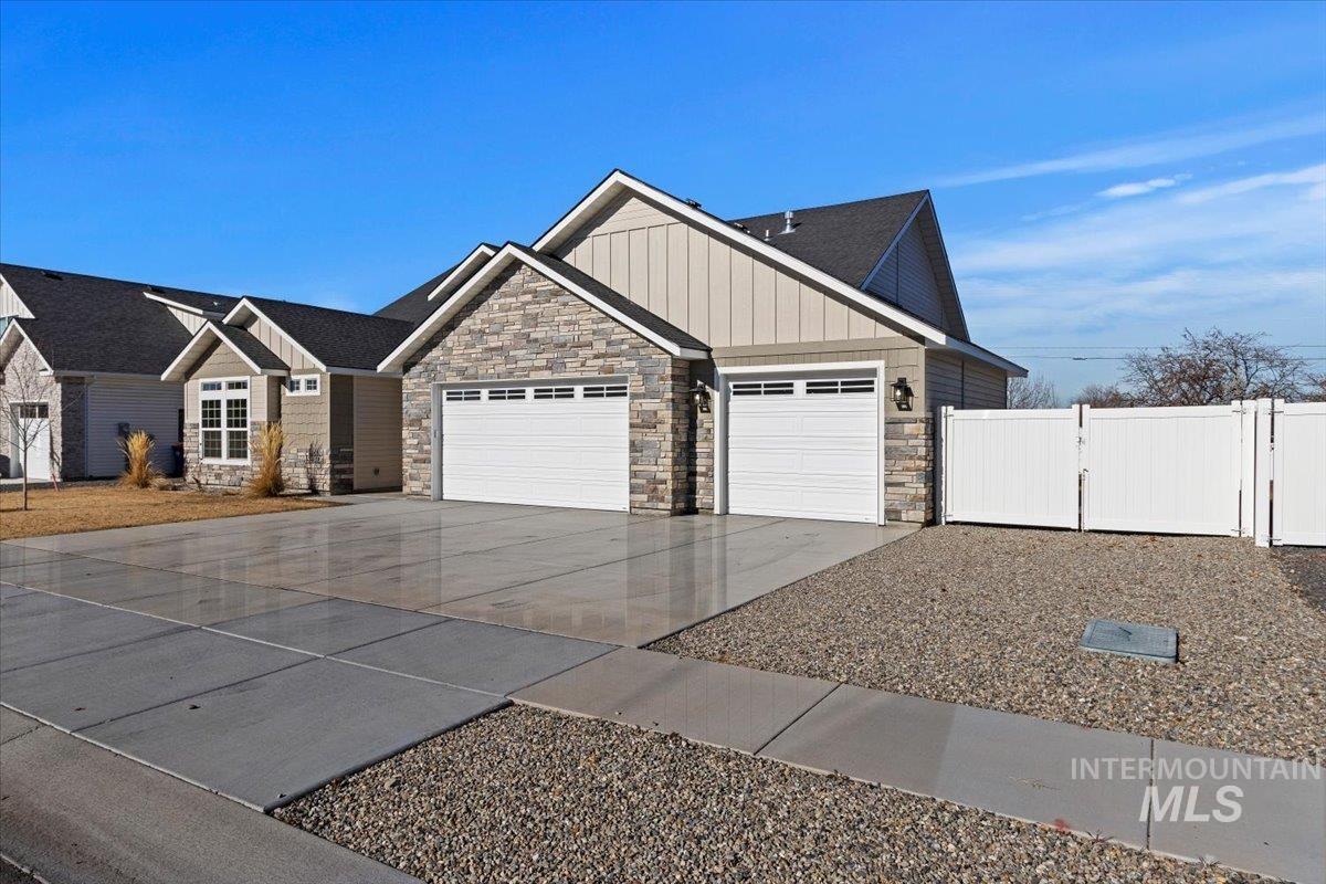 2895 Evening Sun Dr, Twin Falls, Idaho 83301-4891, 3 Bedrooms, 2.5 Bathrooms, Residential For Sale, Price $589,900, 98946810