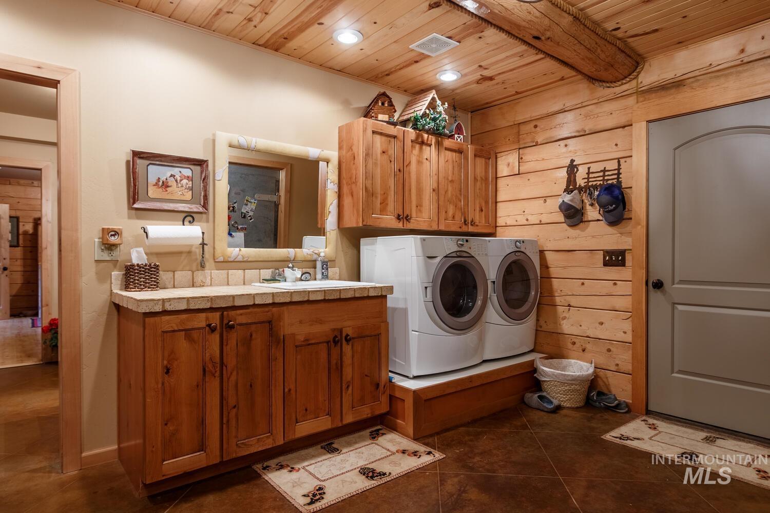 21800 Carringer, Mountain Home, Idaho 83647, 3 Bedrooms, 3 Bathrooms, Residential For Sale, Price $4,500,000, 98946812
