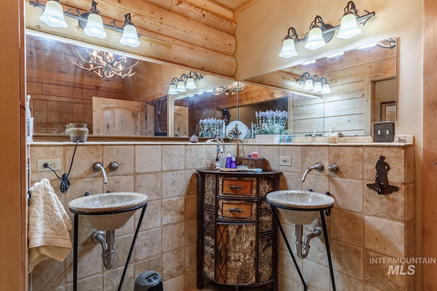 21800 Carringer, Mountain Home, Idaho 83647, 3 Bedrooms, 3 Bathrooms, Residential For Sale, Price $4,500,000, 98946812