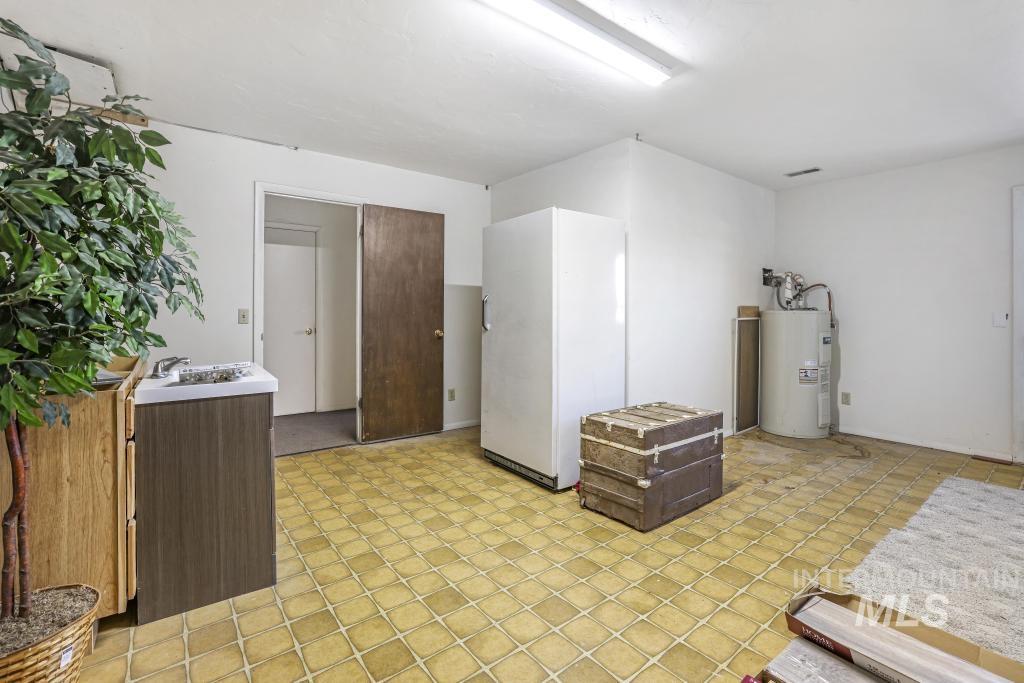111 Main, Hagerman, Idaho 83332, 2 Bedrooms, 1 Bathroom, Residential Income For Sale, Price $549,900, 98946822