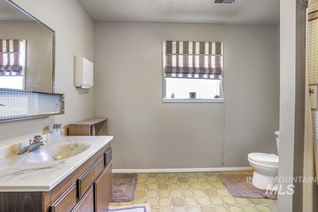 111 Main, Hagerman, Idaho 83332, 2 Bedrooms, 1 Bathroom, Residential Income For Sale, Price $549,900, 98946822