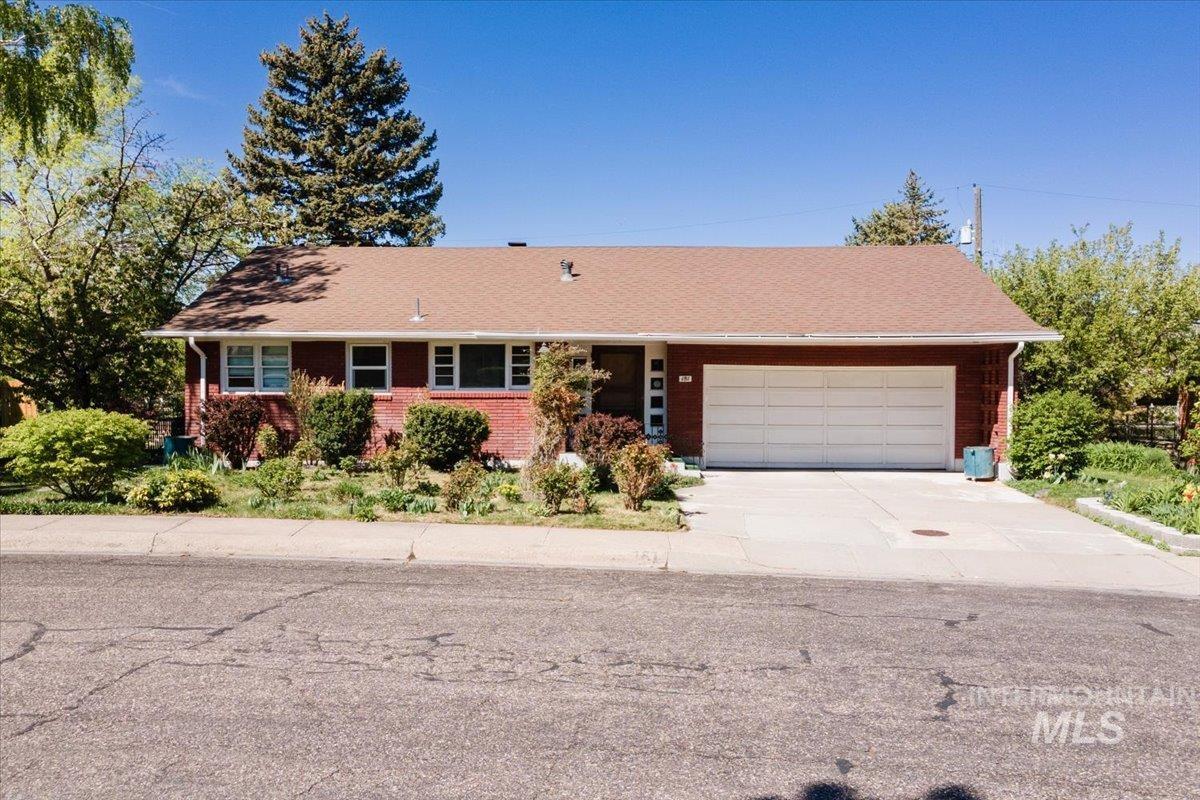 181 S 16th Place, Pocatello, Idaho 83201, 4 Bedrooms, 2 Bathrooms, Residential For Sale, Price $389,900,MLS 98946853