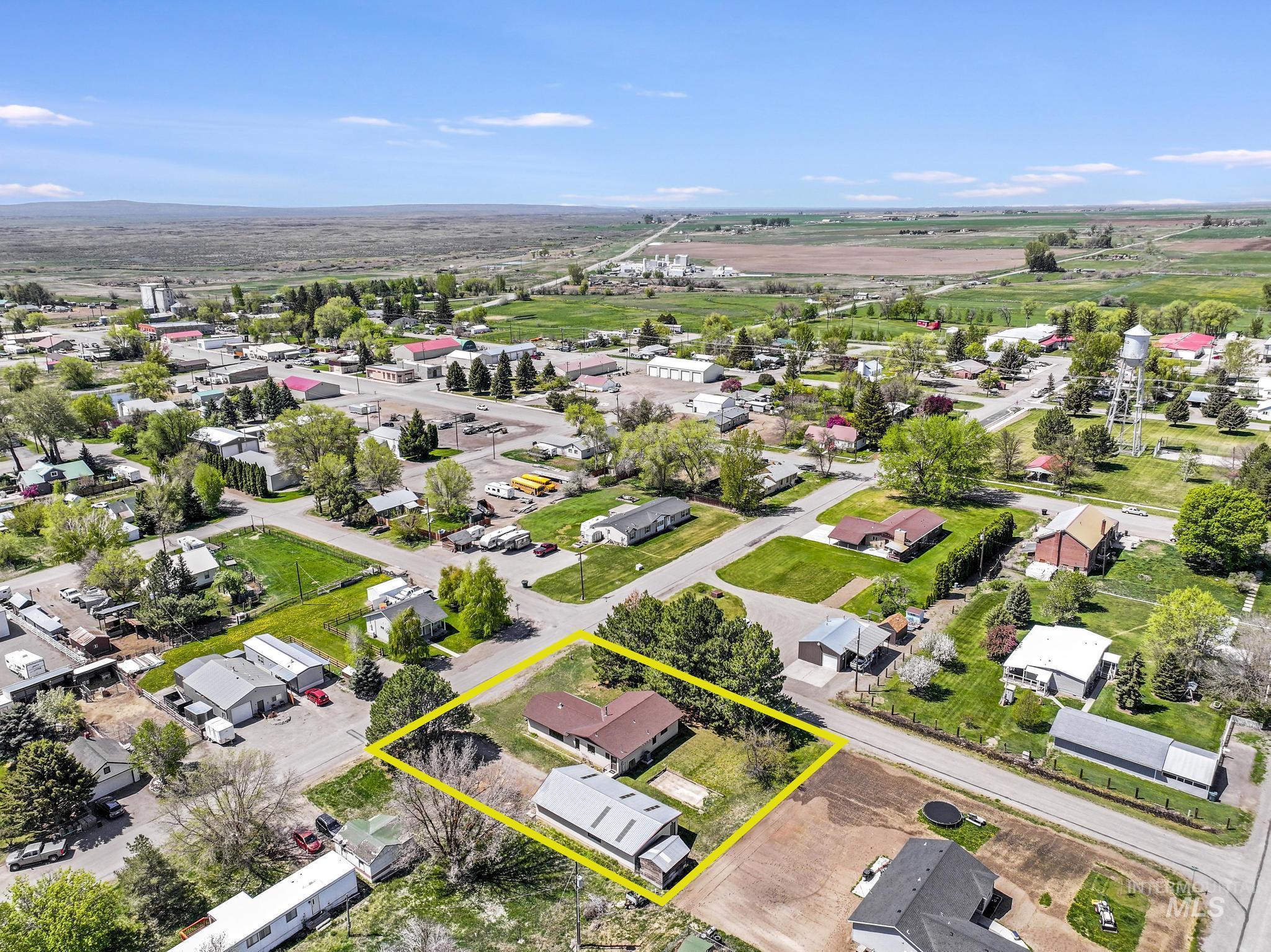 204 E Kootenai Ave, Richfield, Idaho 83349, 3 Bedrooms, 2 Bathrooms, Residential For Sale, Price $355,000, 98946893