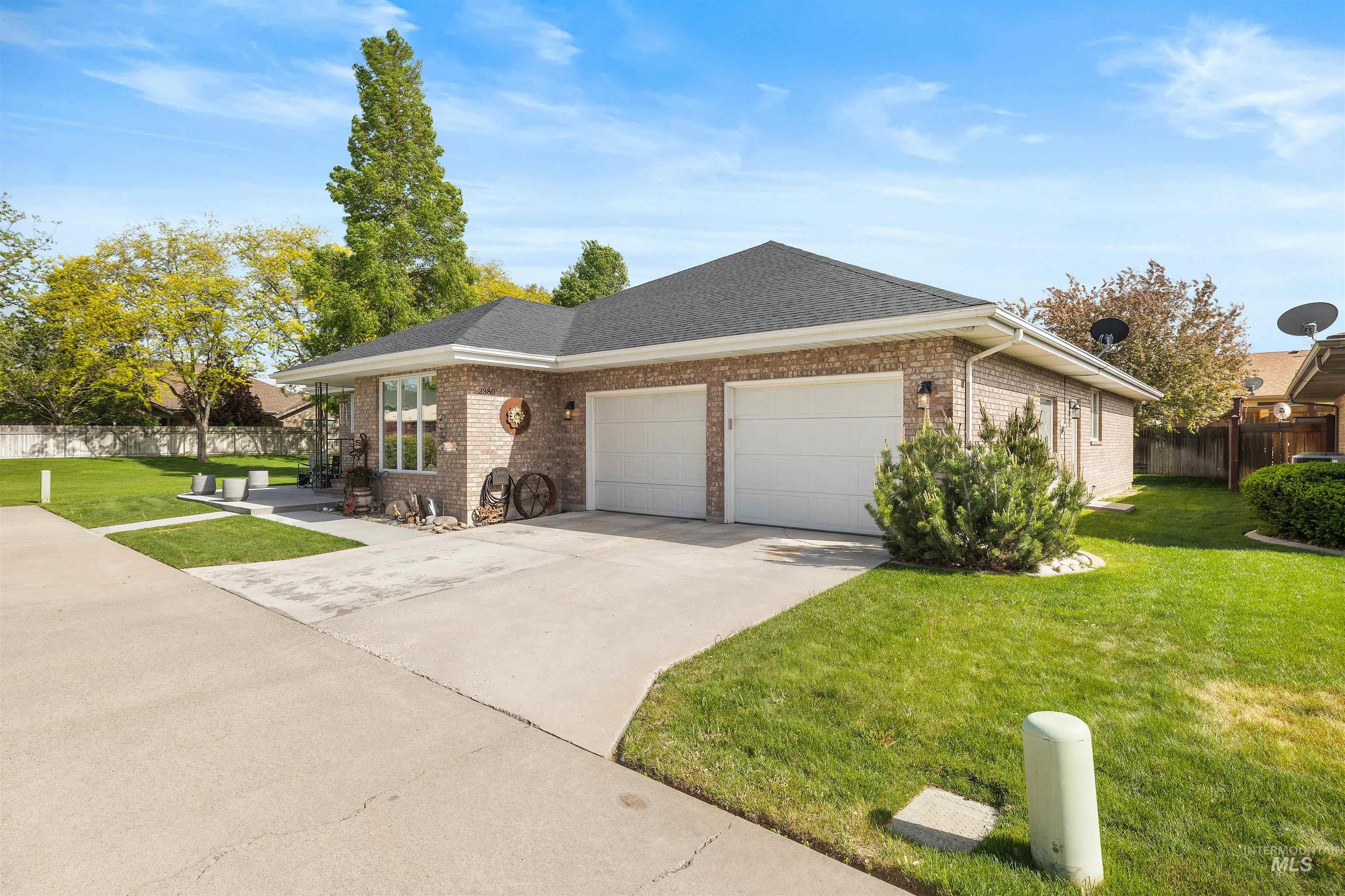 2380 Twin Oaks Park, Twin Falls, Idaho 83301, 3 Bedrooms, 3.5 Bathrooms, Residential For Sale, Price $619,900, 98946909