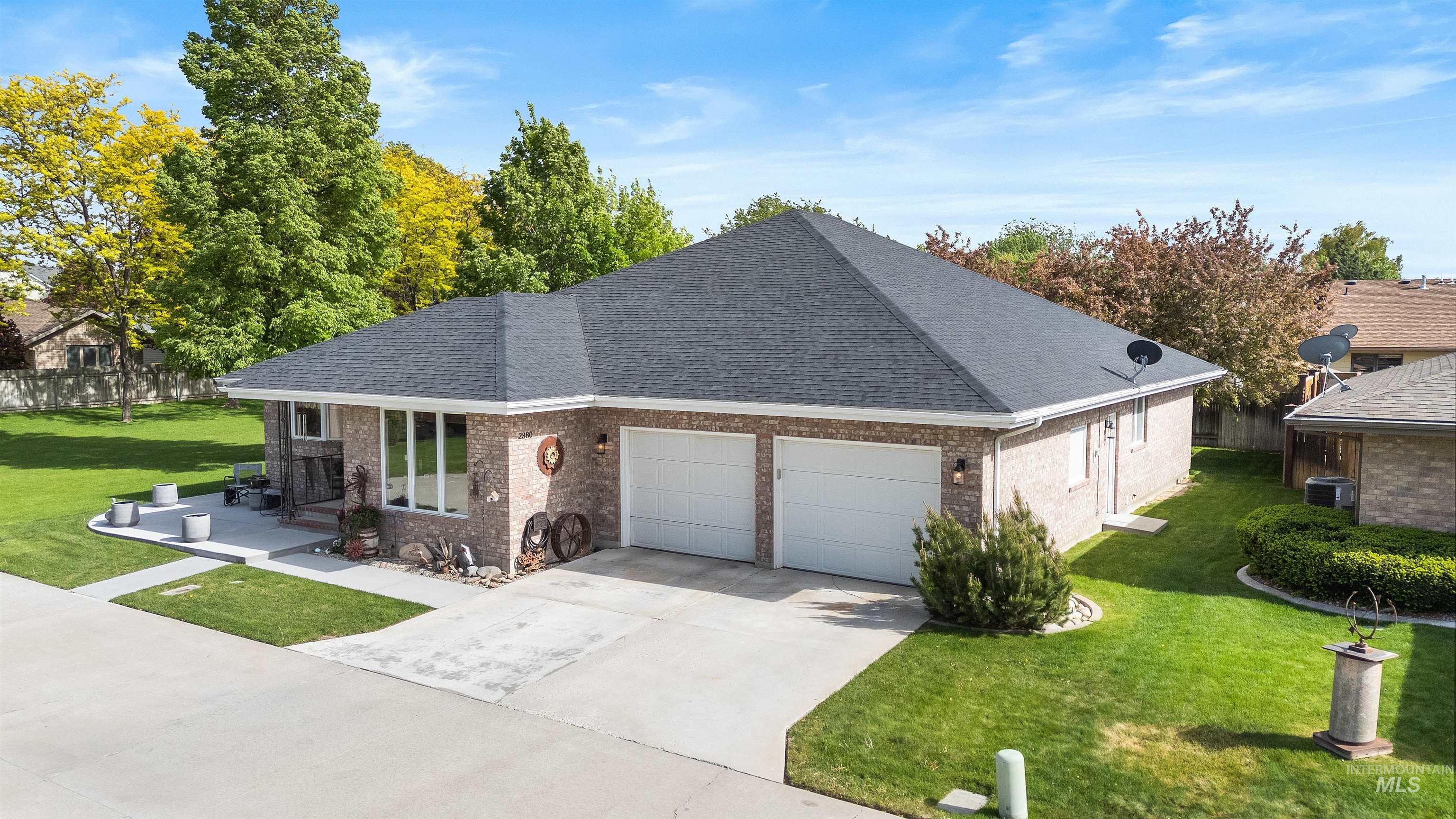 2380 Twin Oaks Park, Twin Falls, Idaho 83301, 3 Bedrooms, 3.5 Bathrooms, Residential For Sale, Price $619,900, 98946909