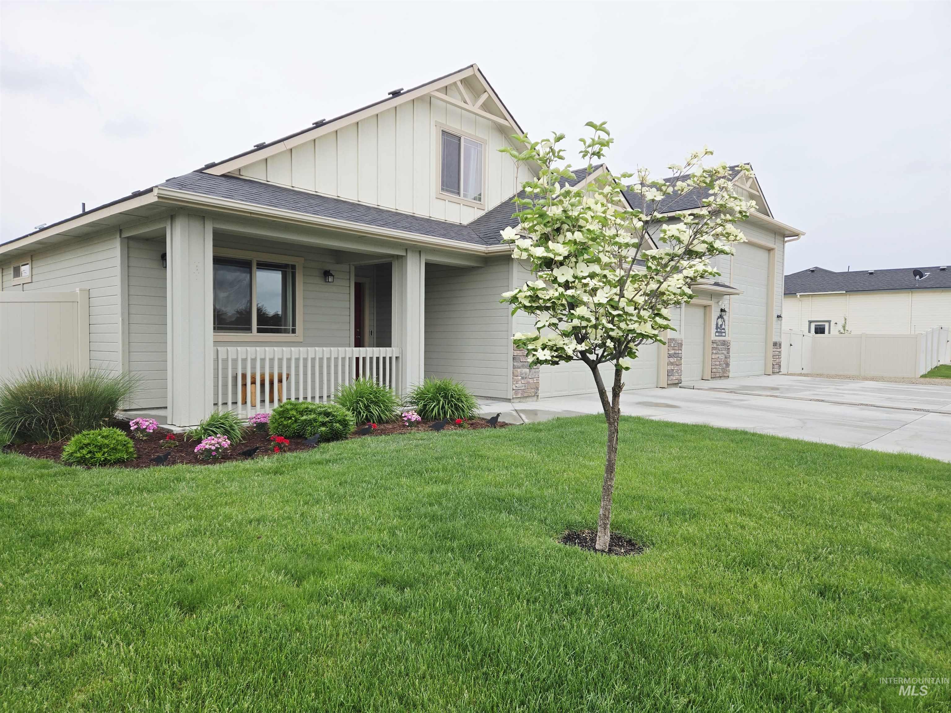 2716 Dogwood Ave, Fruitland, Idaho 83619, 3 Bedrooms, 2 Bathrooms, Residential For Sale, Price $545,000, 98946918