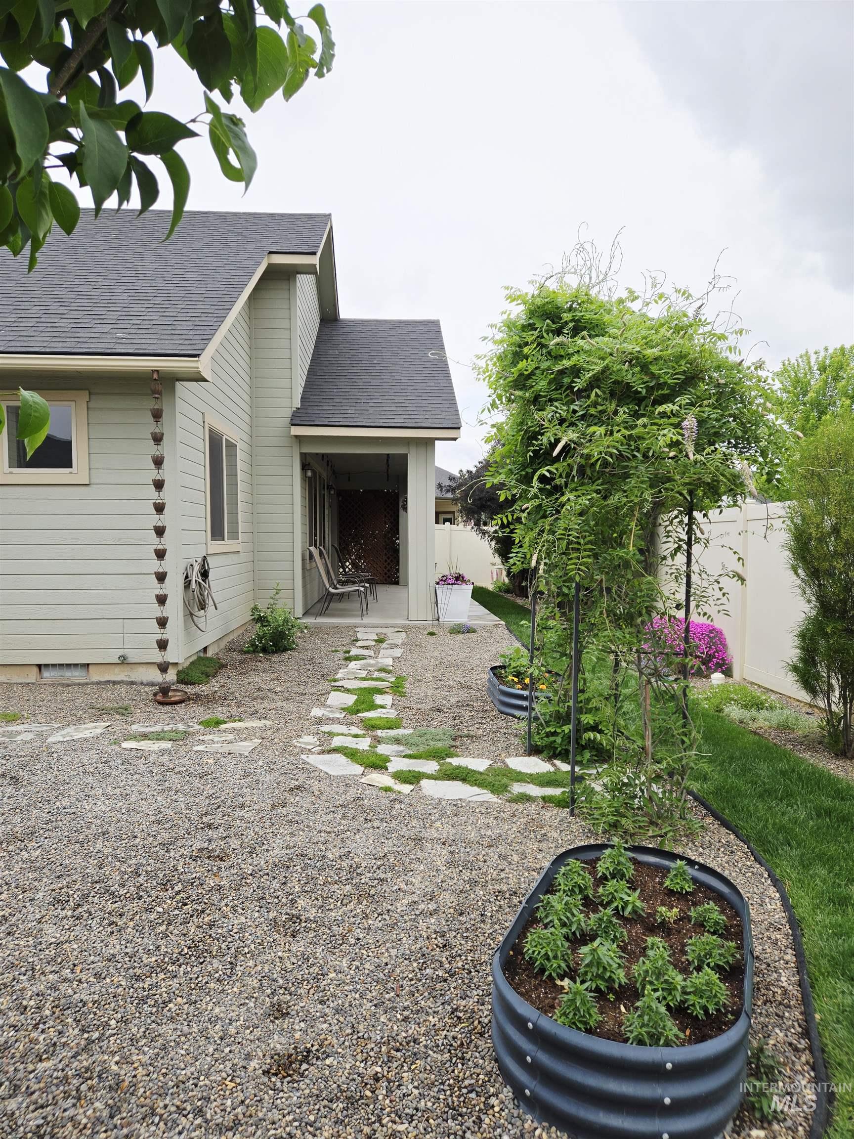 2716 Dogwood Ave, Fruitland, Idaho 83619, 3 Bedrooms, 2 Bathrooms, Residential For Sale, Price $545,000, 98946918