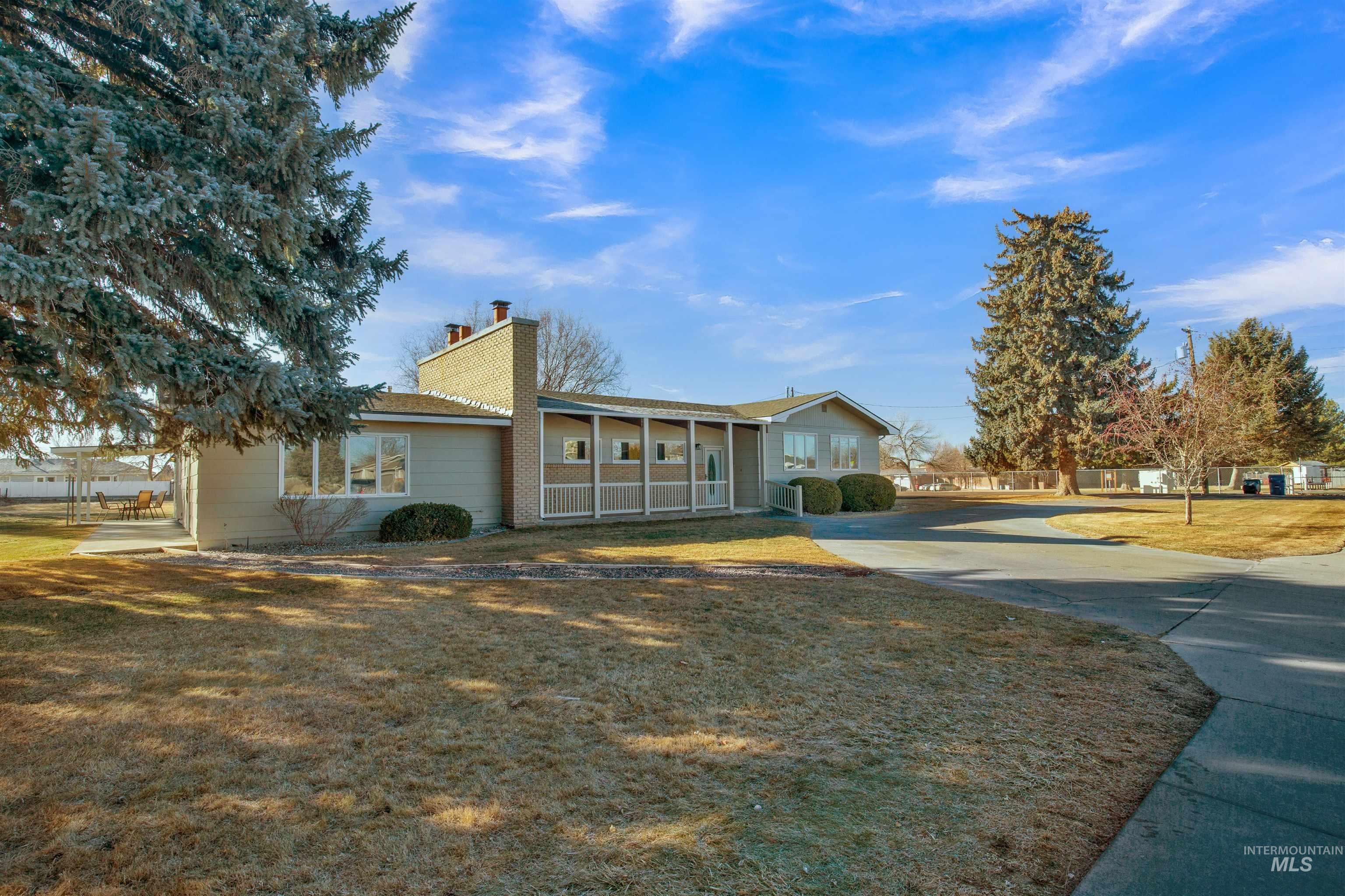 2420 Elizabeth Blvd, Twin Falls, Idaho 83301, 2 Bedrooms, 3 Bathrooms, Residential Income For Sale, Price $649,900, 98946934