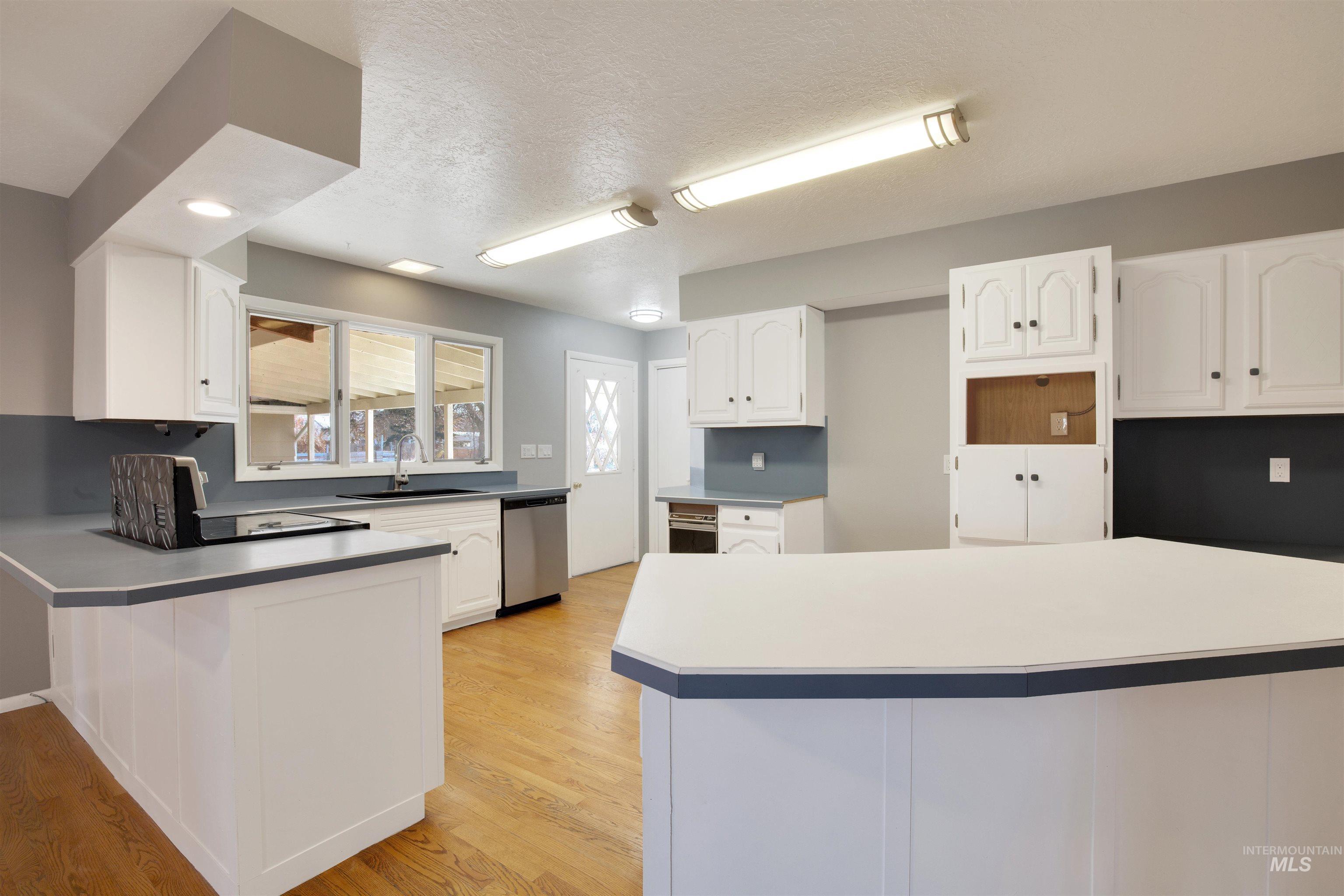 2420 Elizabeth Blvd, Twin Falls, Idaho 83301, 2 Bedrooms, 3 Bathrooms, Residential Income For Sale, Price $649,900, 98946934