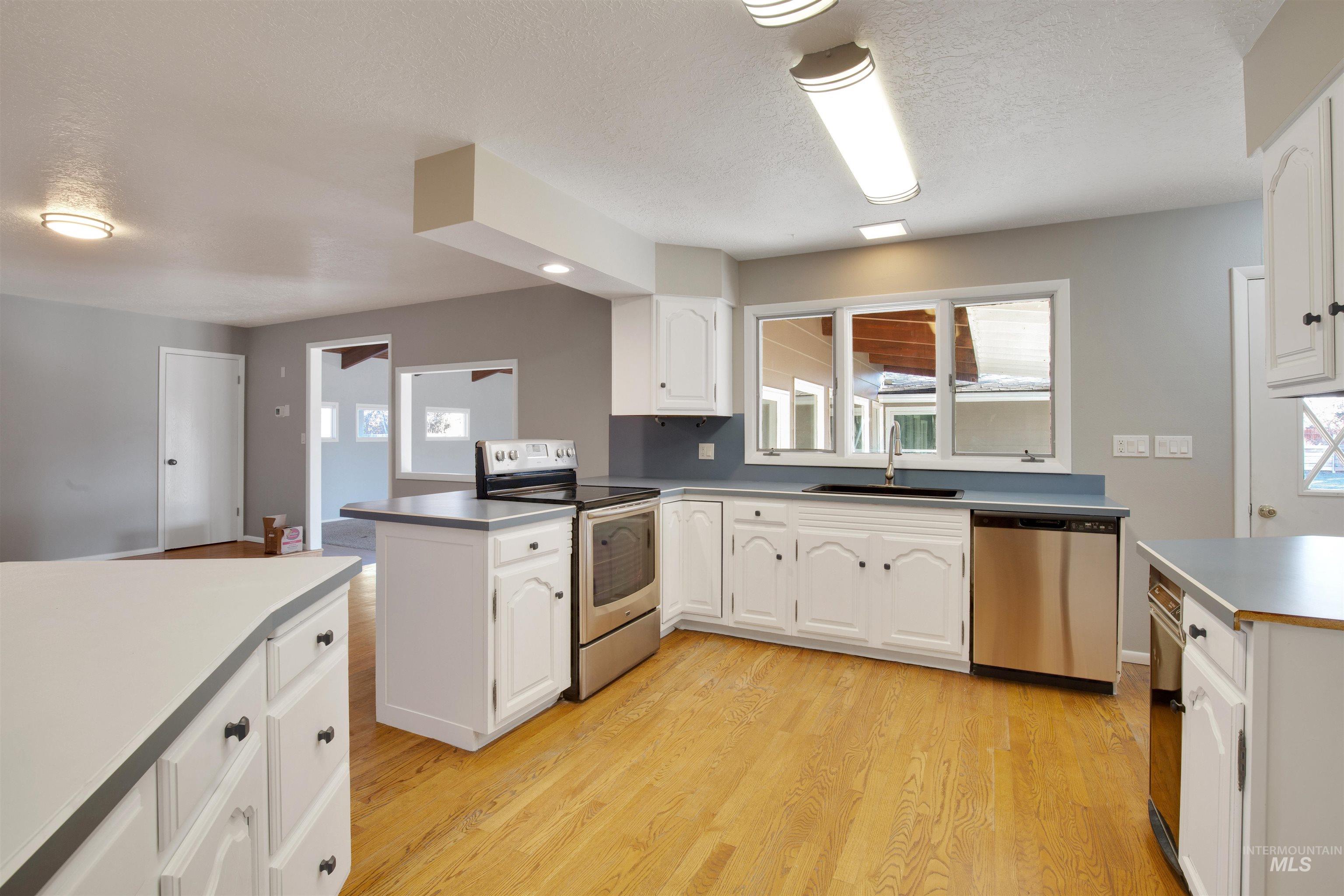 2420 Elizabeth Blvd, Twin Falls, Idaho 83301, 2 Bedrooms, 3 Bathrooms, Residential Income For Sale, Price $649,900, 98946934
