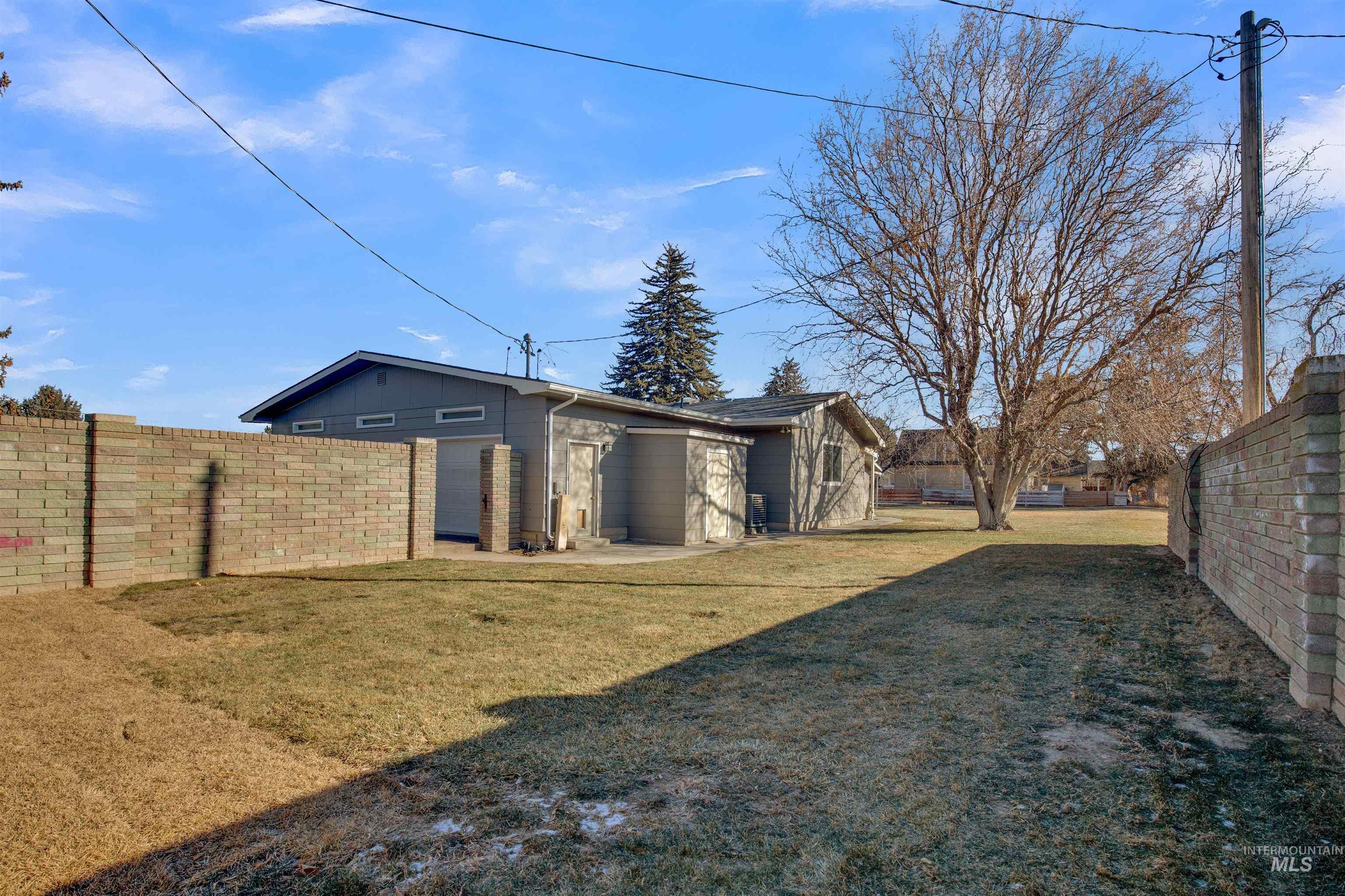 2420 Elizabeth Blvd, Twin Falls, Idaho 83301, 2 Bedrooms, 3 Bathrooms, Residential Income For Sale, Price $649,900, 98946934