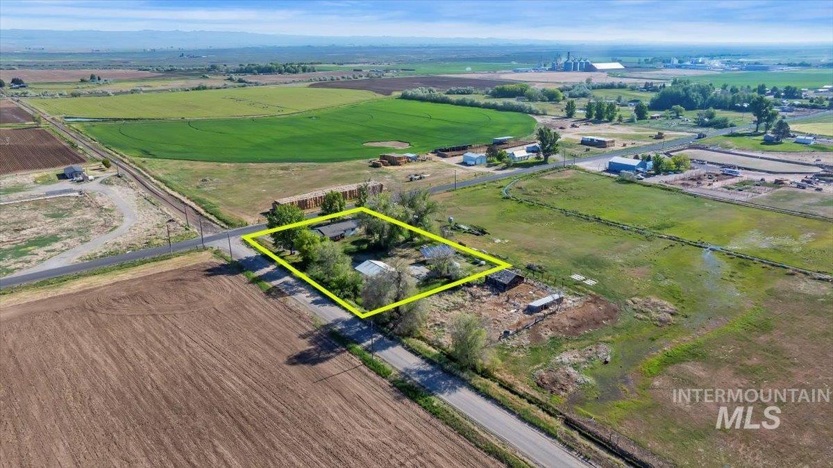 2201 E 1775 S, Gooding, Idaho 83330, 3 Bedrooms, 1 Bathroom, Residential For Sale, Price $375,000, 98946939