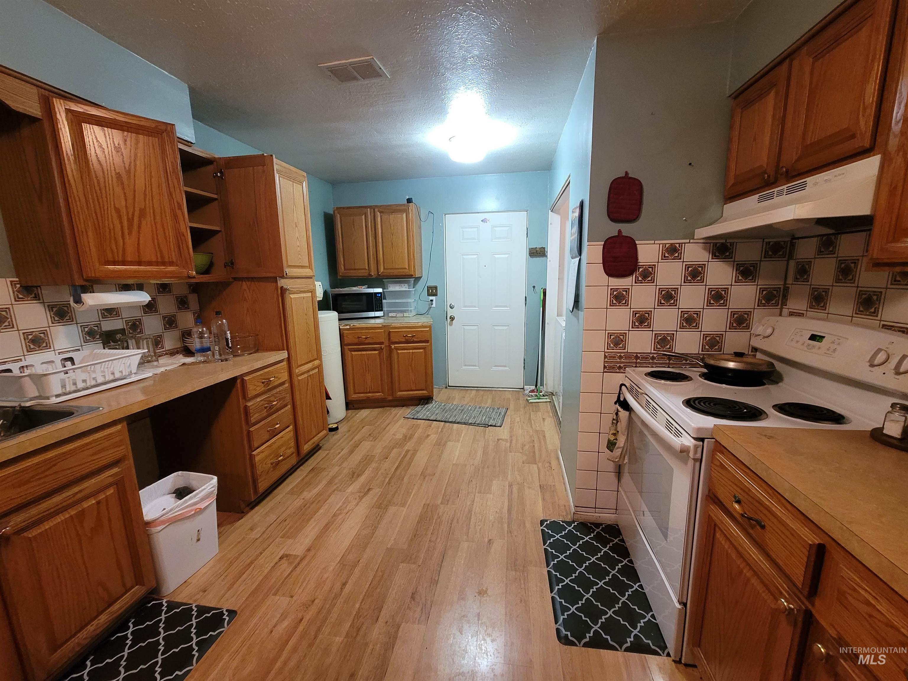2201 E 1775 S, Gooding, Idaho 83330, 3 Bedrooms, 1 Bathroom, Residential For Sale, Price $375,000, 98946939