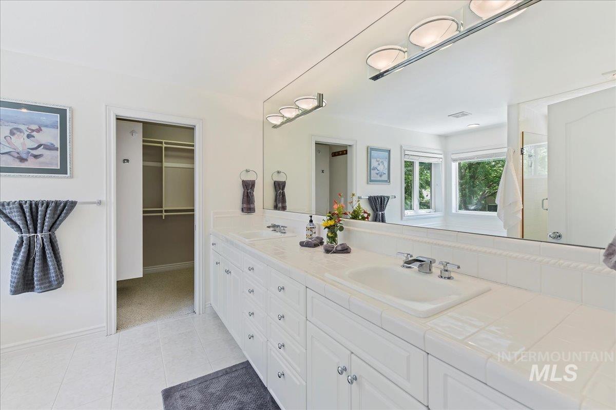 5130 N Lakemont Ln, Garden City, Idaho 83714, 4 Bedrooms, 2.5 Bathrooms, Residential For Sale, Price $999,900, 98946972