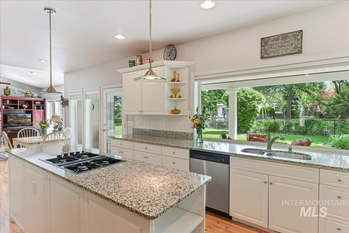 5130 N Lakemont Ln, Garden City, Idaho 83714, 4 Bedrooms, 2.5 Bathrooms, Residential For Sale, Price $999,900, 98946972
