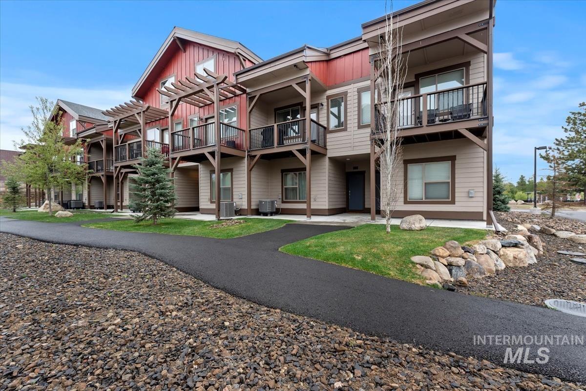 302 Broken Creek, McCall, Idaho 83638, 3 Bedrooms, 3 Bathrooms, Residential For Sale, Price $545,000, 98947046