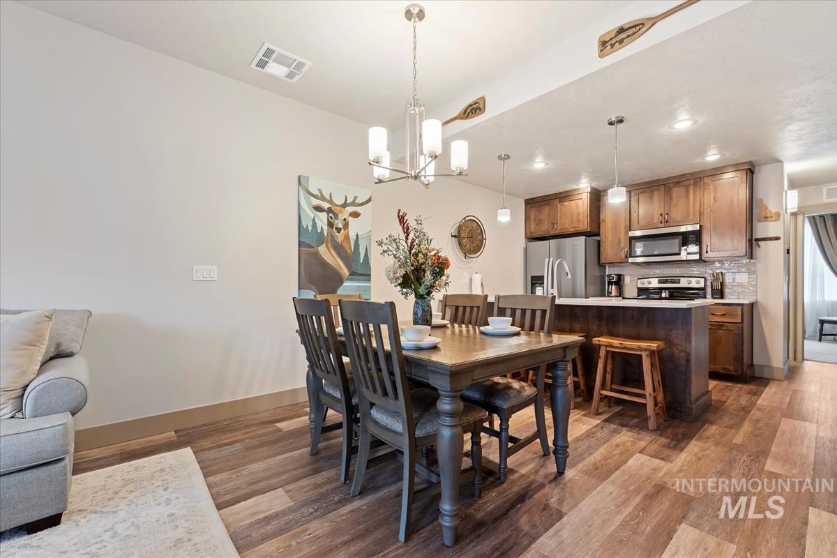 302 Broken Creek, McCall, Idaho 83638, 3 Bedrooms, 3 Bathrooms, Residential For Sale, Price $545,000, 98947046