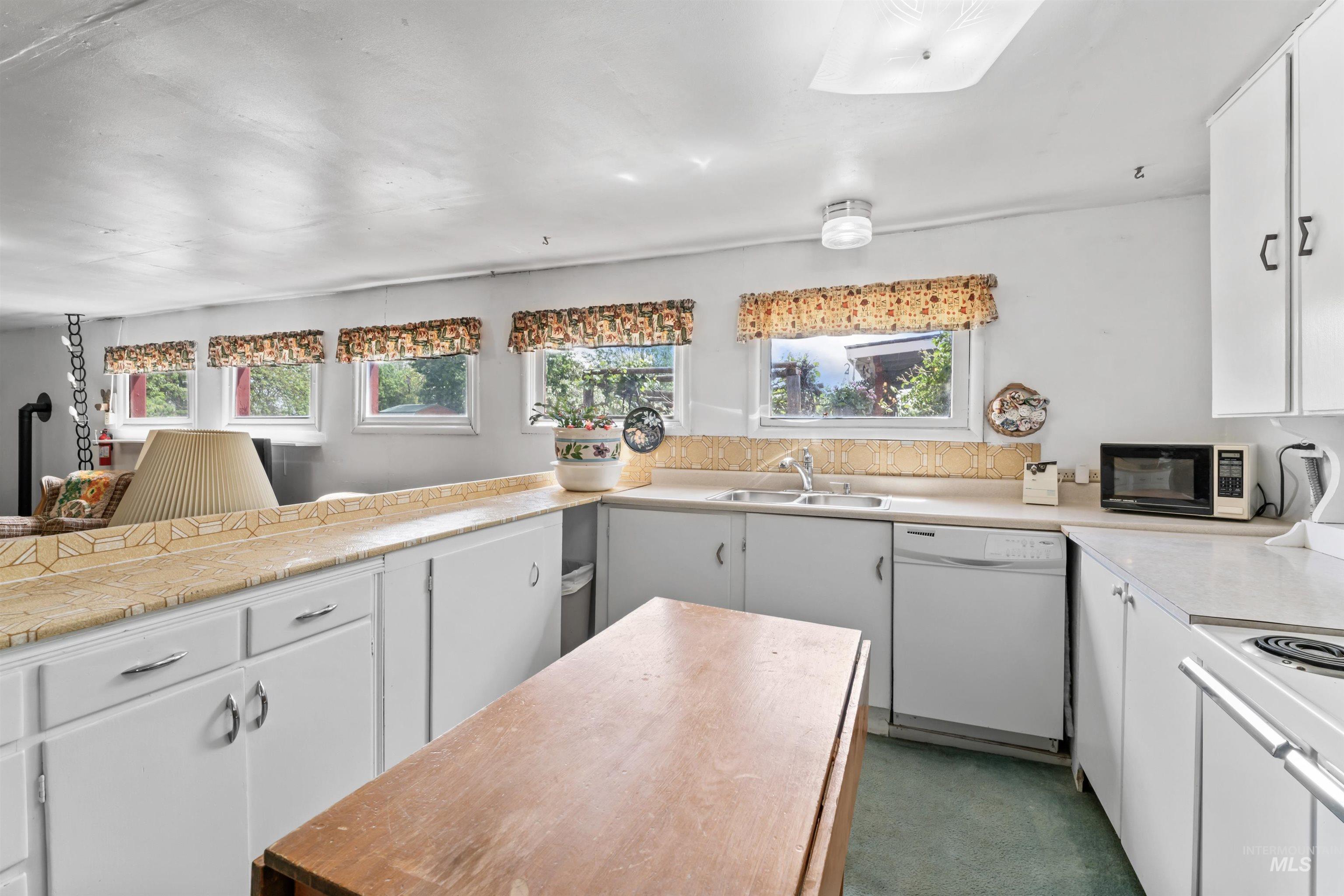 1444 W Black Canyon Hwy, Emmett, Idaho 83617, 4 Bedrooms, 2 Bathrooms, Residential For Sale, Price $850,000, 98947054