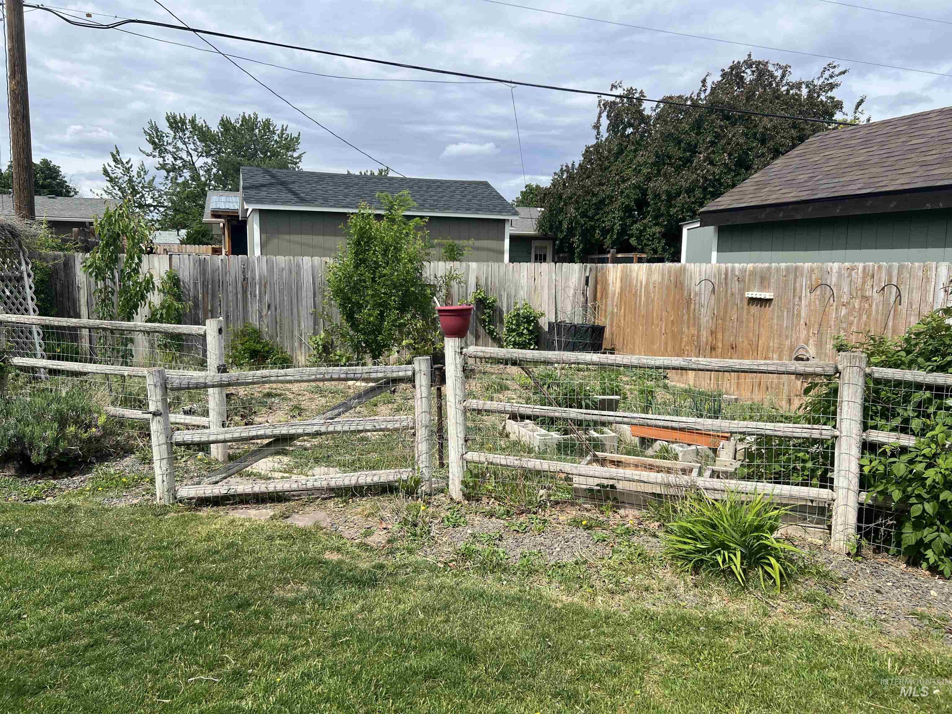8118 W Hummel Drive, Boise, Idaho 83709, 3 Bedrooms, 2 Bathrooms, Residential For Sale, Price $499,000, 98947109