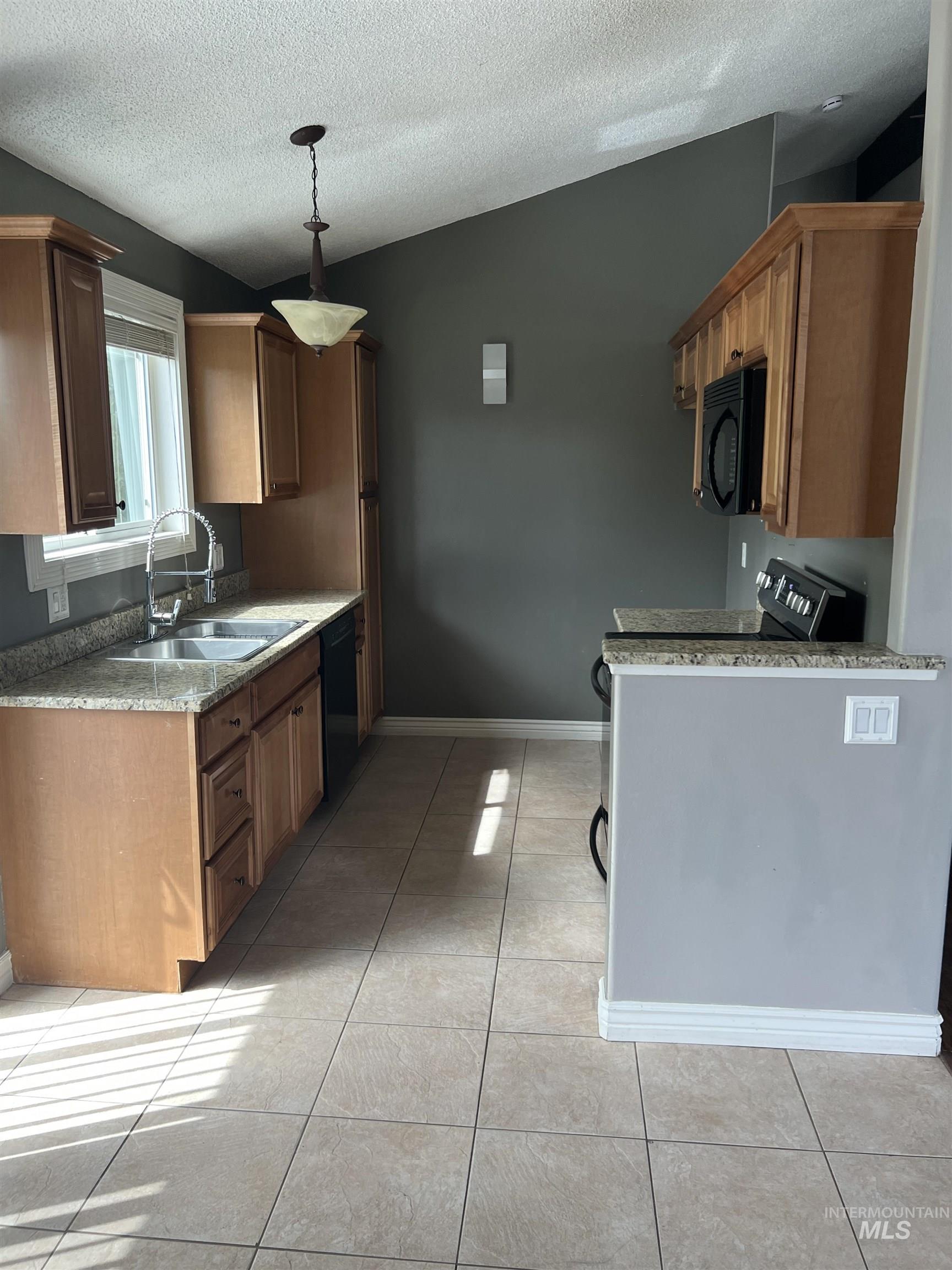 8118 W Hummel Drive, Boise, Idaho 83709, 3 Bedrooms, 2 Bathrooms, Residential For Sale, Price $499,000, 98947109