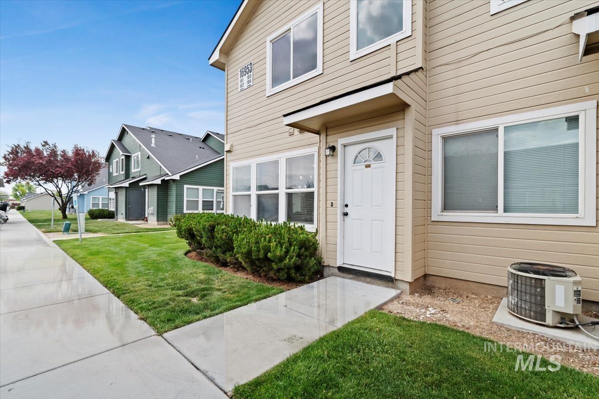 16953 N Pamela's Loop, Nampa, Idaho 83651, 2 Bedrooms, 2 Bathrooms, Residential Income For Sale, Price $839,900, 98947133