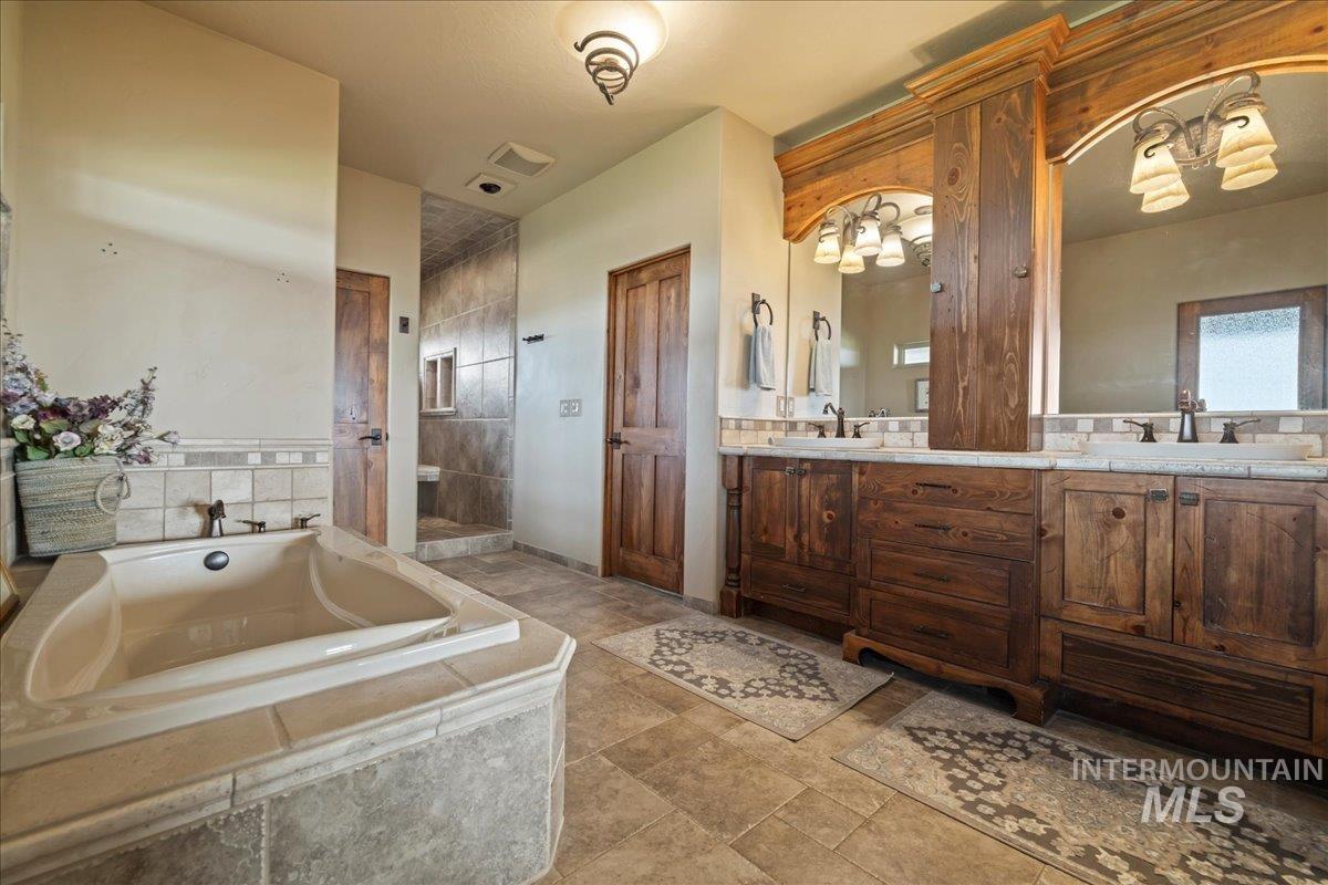 1270 Hillcrest Dr., Vale, Oregon 97918, 3 Bedrooms, 4 Bathrooms, Farm & Ranch For Sale, Price $2,400,000, 98947142