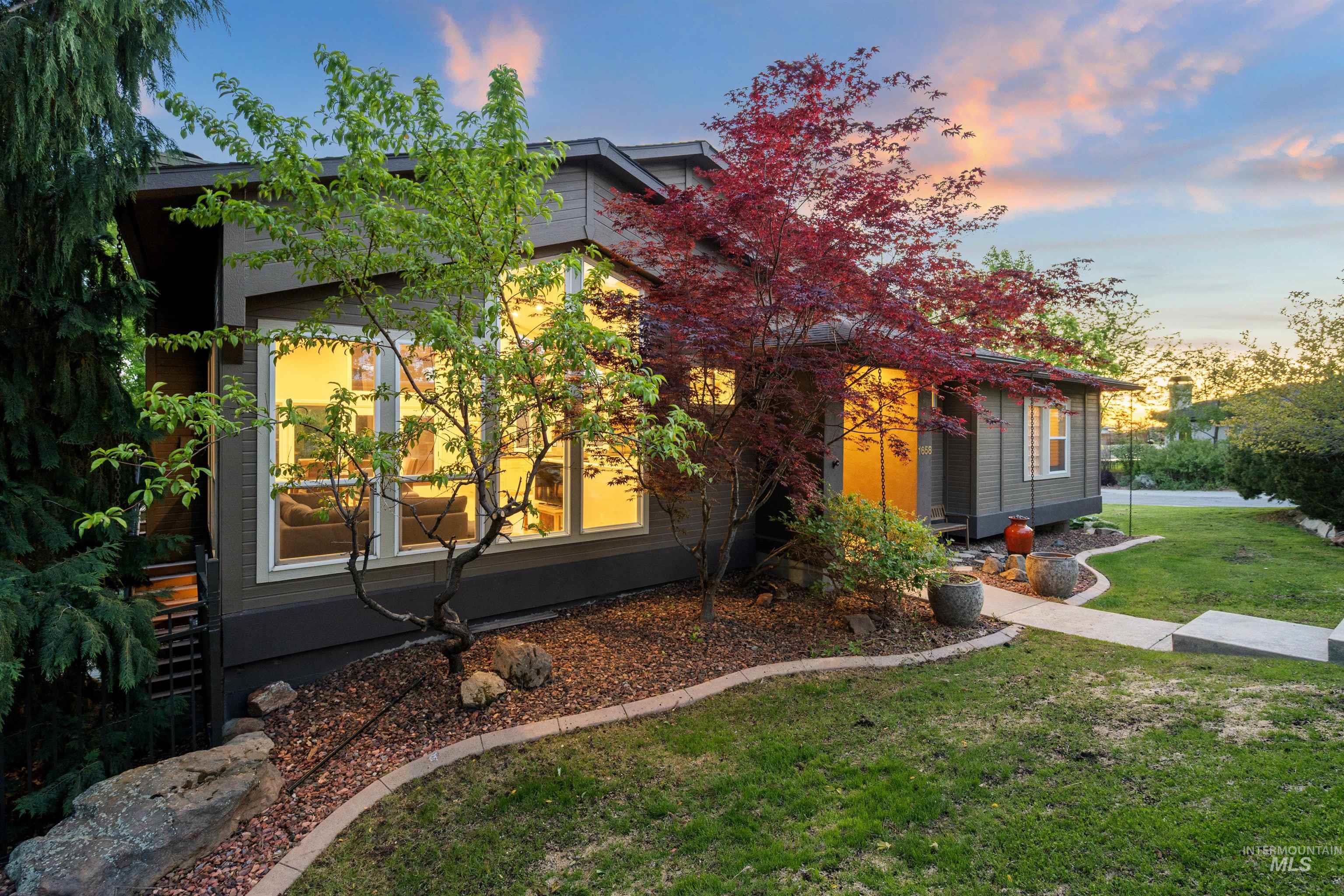 View of front of house featuring a front yard