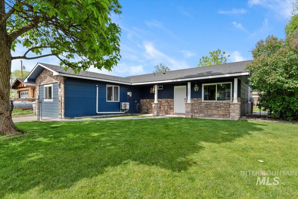 107 Nogales, Caldwell, Idaho 83605, 3 Bedrooms, 1 Bathroom, Residential For Sale, Price $334,000, 98947215