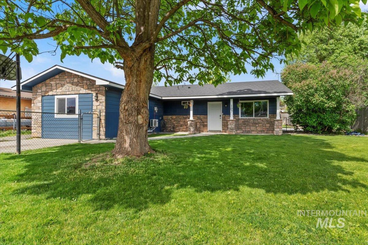 107 Nogales, Caldwell, Idaho 83605, 3 Bedrooms, 1 Bathroom, Residential For Sale, Price $334,000, 98947215