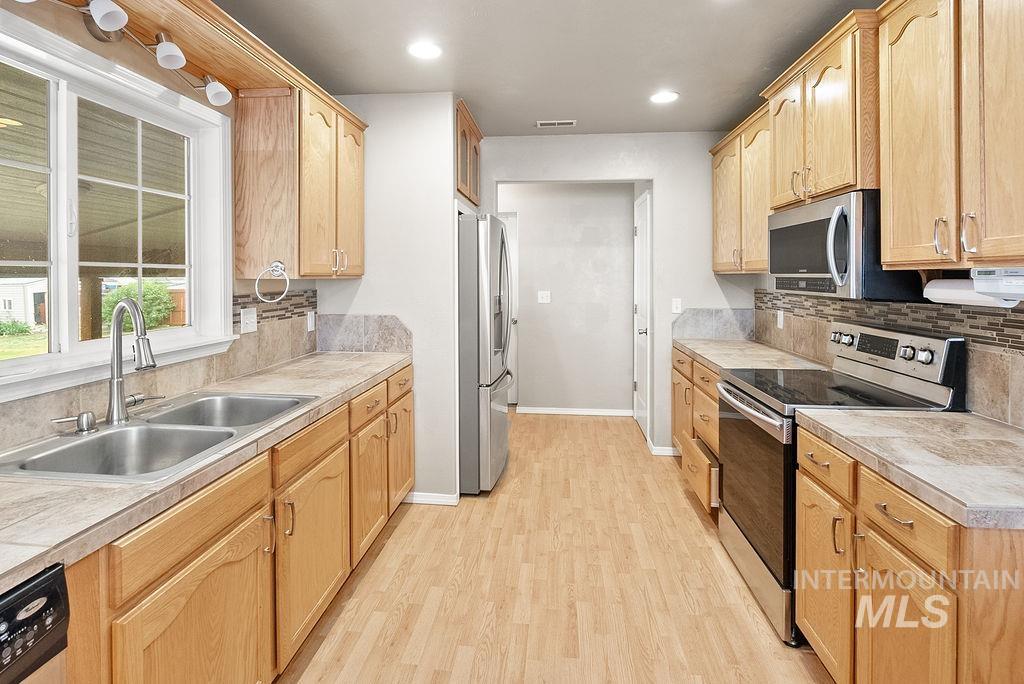 720 E Main St, Jerome, Idaho 83338, 6 Bedrooms, 4.5 Bathrooms, Residential For Sale, Price $599,900, 98947239