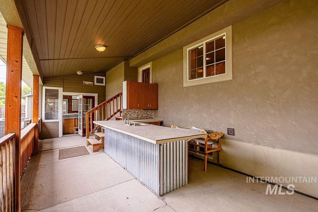 720 E Main St, Jerome, Idaho 83338, 6 Bedrooms, 4.5 Bathrooms, Residential For Sale, Price $599,900, 98947239